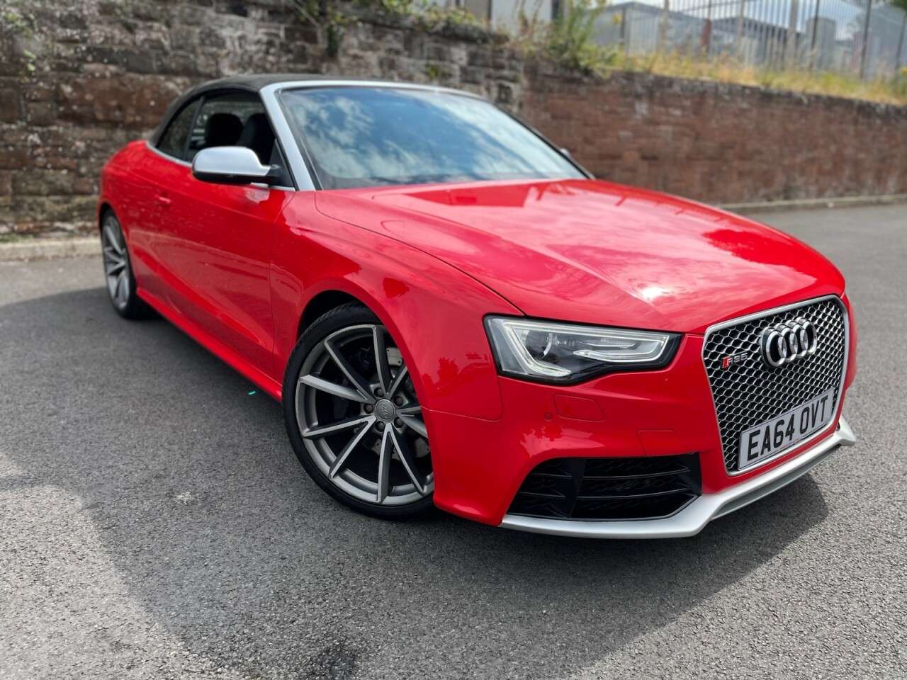 A 2014 AUDI RS5 4.2 FSI V8 Cabriolet 2dr Petrol S Tronic quattro Euro 5 (450 ps) (CAT-S) A 2014 AUDI RS5 4.2 FSI V8 Cabriolet 2dr Petrol S Tronic quattro Euro 5 (450 ps) (CAT-S)