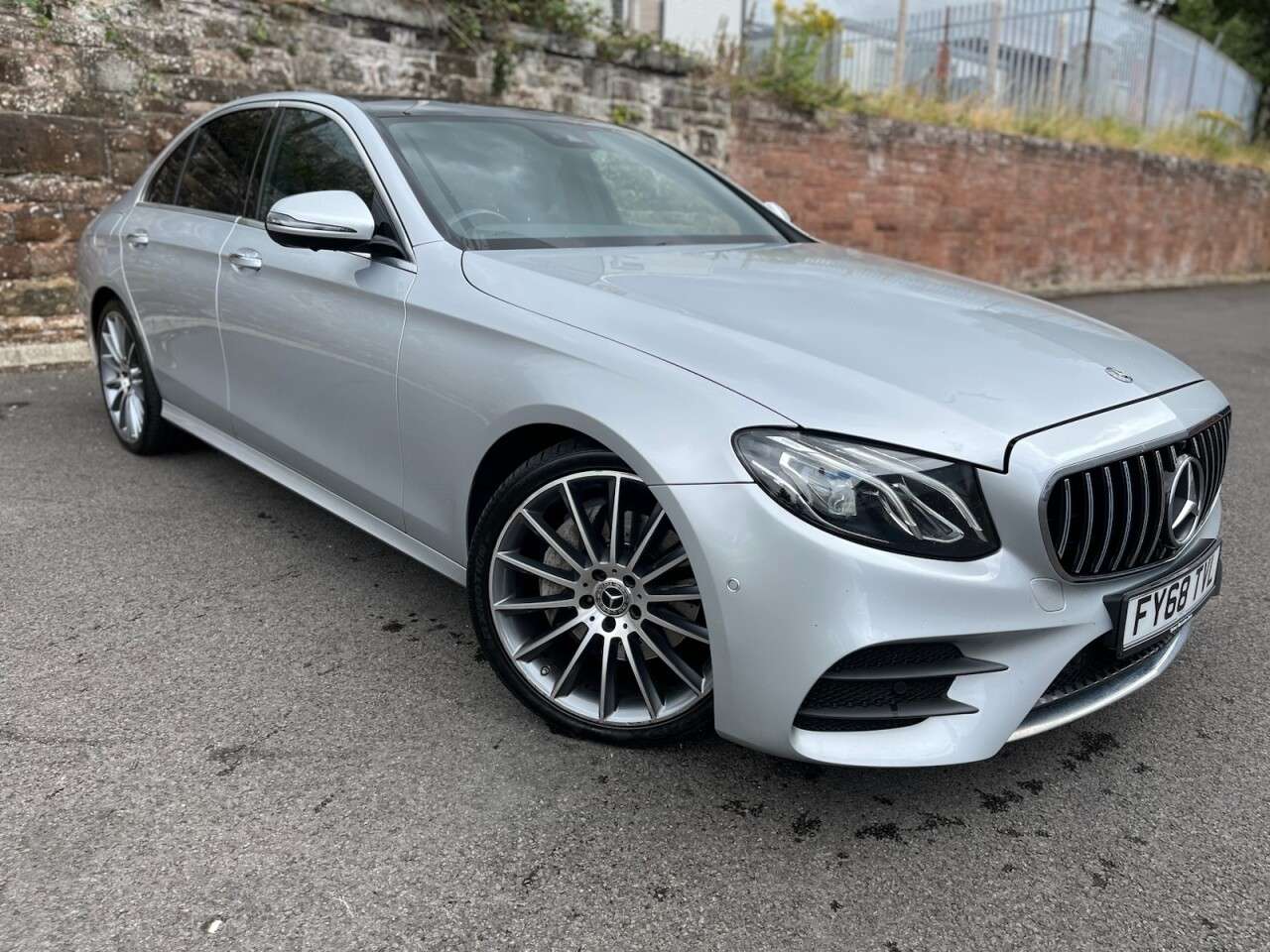 A 2018 MERCEDES-BENZ E CLASS 2.0 E220d AMG Line (Premium) Saloon 4dr Diesel G-Tronic+ Euro 6 (s/s) (194 A 2018 MERCEDES-BENZ E CLASS 2.0 E220d AMG Line (Premium) Saloon 4dr Diesel G-Tronic+ Euro 6 (s/s) (194