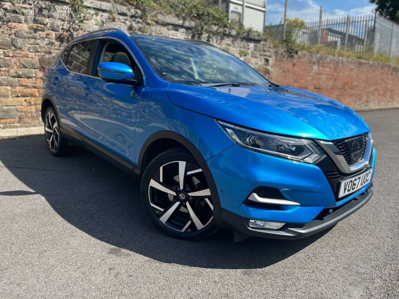 A 2017 NISSAN QASHQAI 1.6 dCi Tekna SUV 5dr Diesel XTRON Euro 6 (s/s) (130 ps) A 2017 NISSAN QASHQAI 1.6 dCi Tekna SUV 5dr Diesel XTRON Euro 6 (s/s) (130 ps)