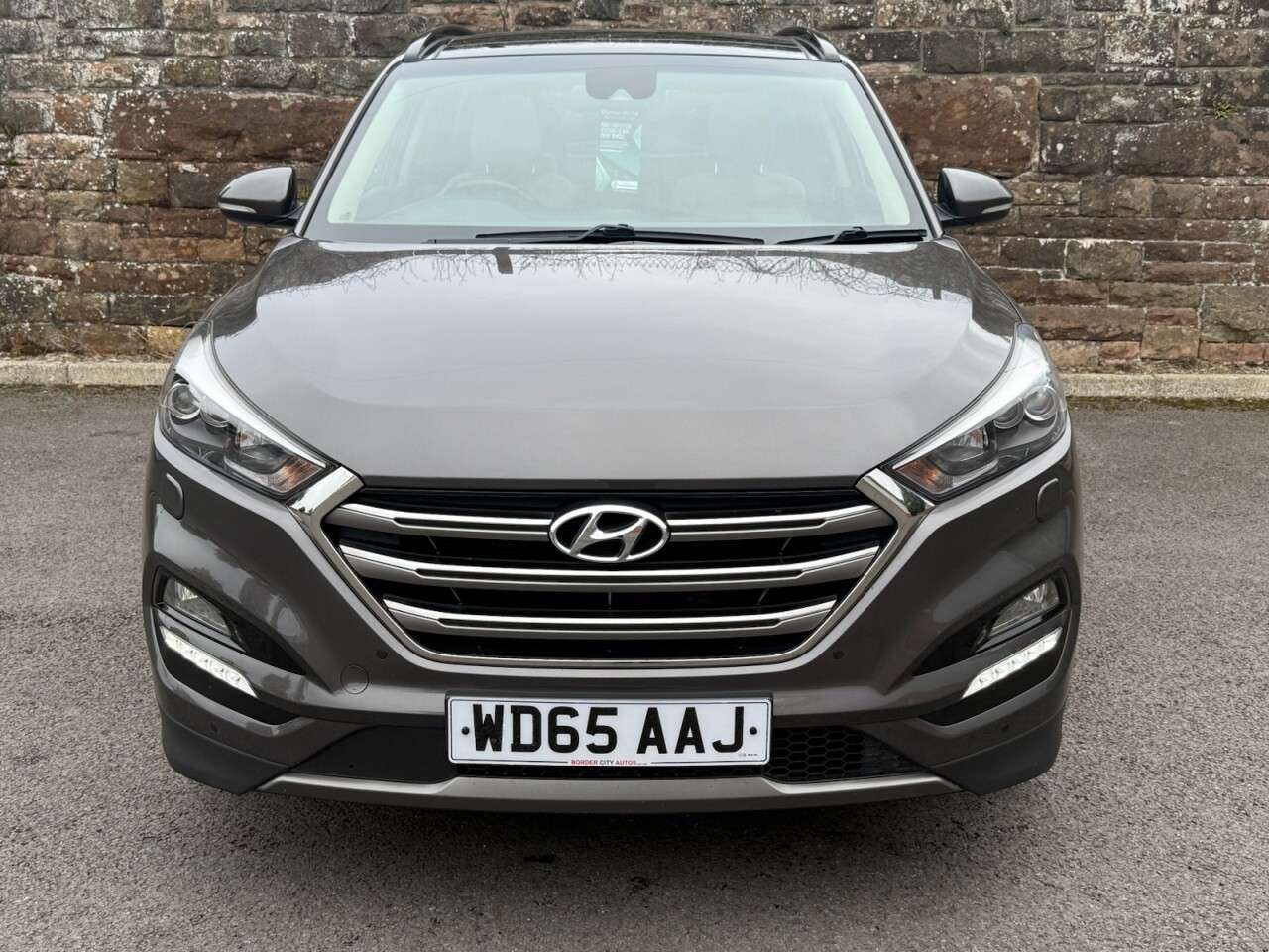 A 2015 HYUNDAI TUCSON 2.0 CRDi Premium SE SUV 5dr Diesel Manual 4WD Euro 6 (185 ps) A 2015 HYUNDAI TUCSON 2.0 CRDi Premium SE SUV 5dr Diesel Manual 4WD Euro 6 (185 ps)