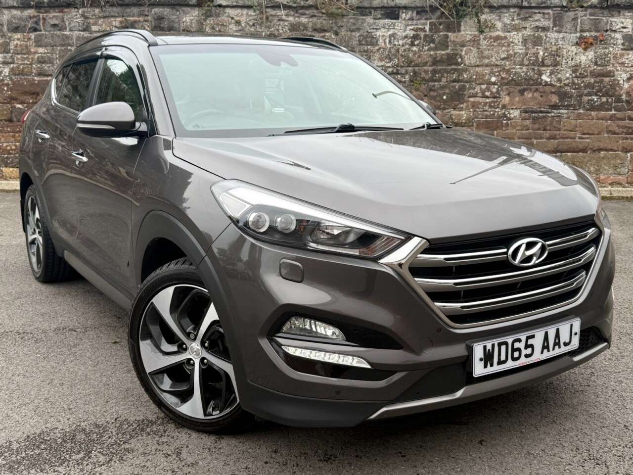 A 2015 HYUNDAI TUCSON 2.0 CRDi Premium SE SUV 5dr Diesel Manual 4WD Euro 6 (185 ps) A 2015 HYUNDAI TUCSON 2.0 CRDi Premium SE SUV 5dr Diesel Manual 4WD Euro 6 (185 ps)