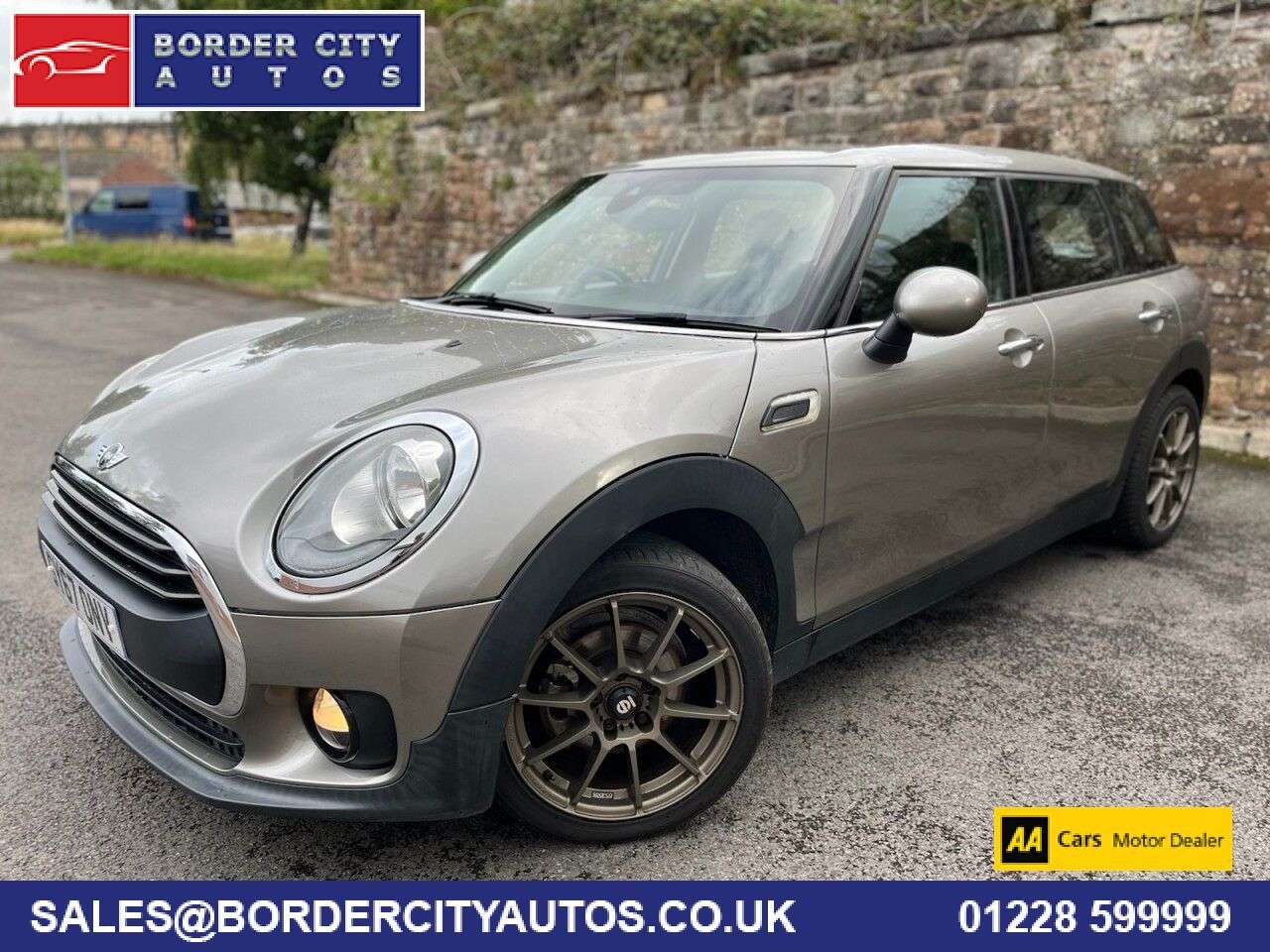 A 2017 MINI MINI CLUBMAN ONE A 2017 MINI MINI CLUBMAN ONE