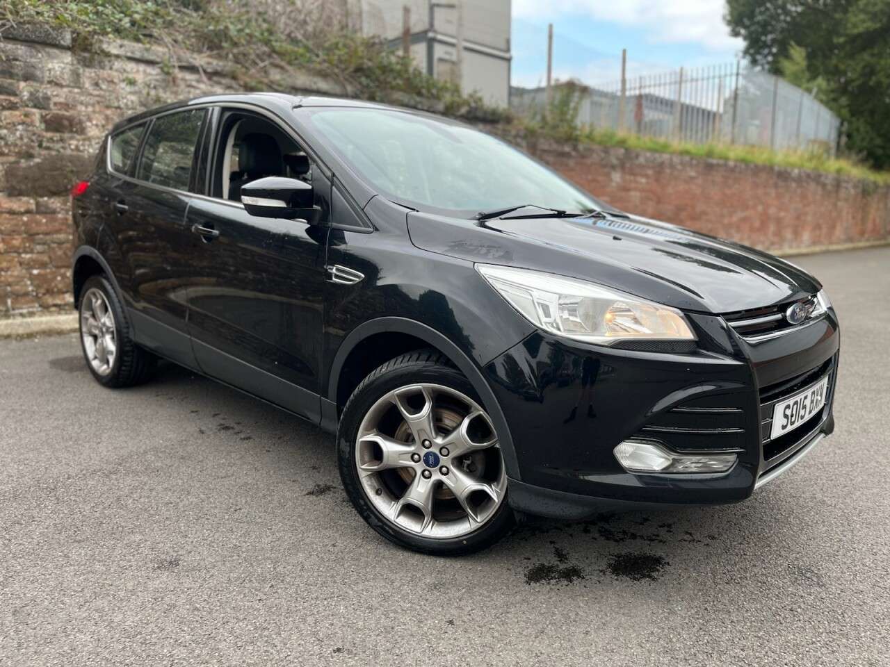 A 2015 FORD KUGA 2.0 TDCi Titanium SUV 5dr Diesel Manual AWD Euro 6 (s/s) (180 ps) A 2015 FORD KUGA 2.0 TDCi Titanium SUV 5dr Diesel Manual AWD Euro 6 (s/s) (180 ps)