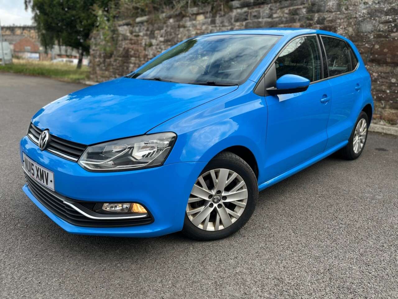 A 2015 VOLKSWAGEN POLO 1.0 BlueMotion Tech SE Hatchback 5dr Petrol Manual Euro 6 (s/s) (60 ps) A 2015 VOLKSWAGEN POLO 1.0 BlueMotion Tech SE Hatchback 5dr Petrol Manual Euro 6 (s/s) (60 ps)