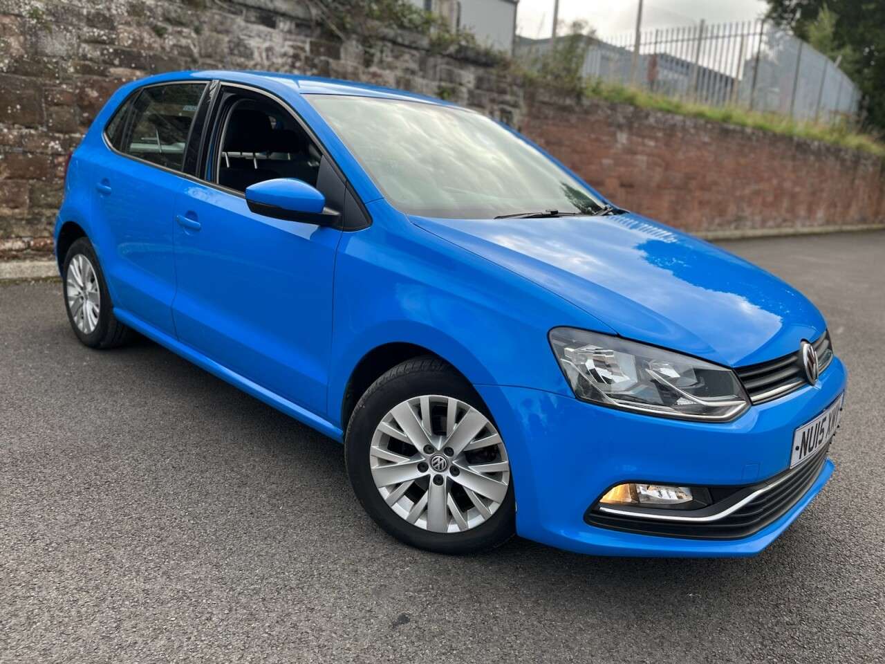 A 2015 VOLKSWAGEN POLO 1.0 BlueMotion Tech SE Hatchback 5dr Petrol Manual Euro 6 (s/s) (60 ps) A 2015 VOLKSWAGEN POLO 1.0 BlueMotion Tech SE Hatchback 5dr Petrol Manual Euro 6 (s/s) (60 ps)