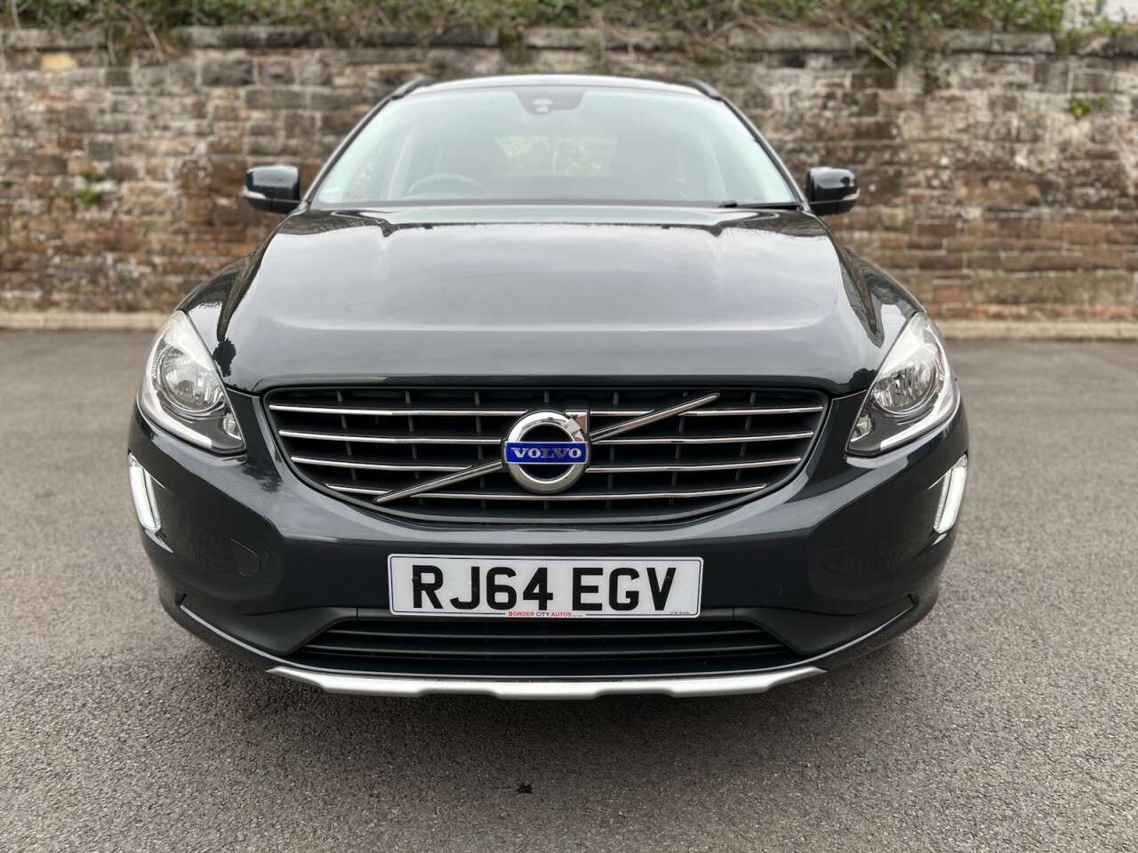A 2015 VOLVO XC60 2.0 D4 SE Nav SUV 5dr Diesel Manual Euro 6 (s/s) (181 ps) A 2015 VOLVO XC60 2.0 D4 SE Nav SUV 5dr Diesel Manual Euro 6 (s/s) (181 ps)