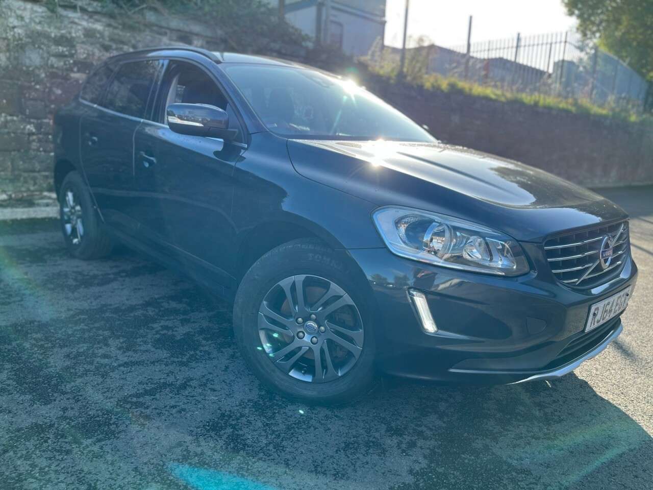 A 2015 VOLVO XC60 2.0 D4 SE Nav SUV 5dr Diesel Manual Euro 6 (s/s) (181 ps) A 2015 VOLVO XC60 2.0 D4 SE Nav SUV 5dr Diesel Manual Euro 6 (s/s) (181 ps)