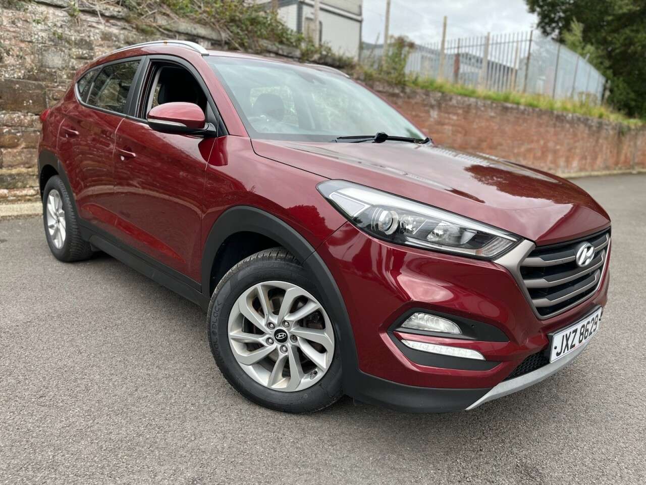 A 2016 HYUNDAI TUCSON 1.7 CRDi Blue Drive SE Nav SUV 5dr Diesel DCT Euro 6 (s/s) (141 ps) A 2016 HYUNDAI TUCSON 1.7 CRDi Blue Drive SE Nav SUV 5dr Diesel DCT Euro 6 (s/s) (141 ps)