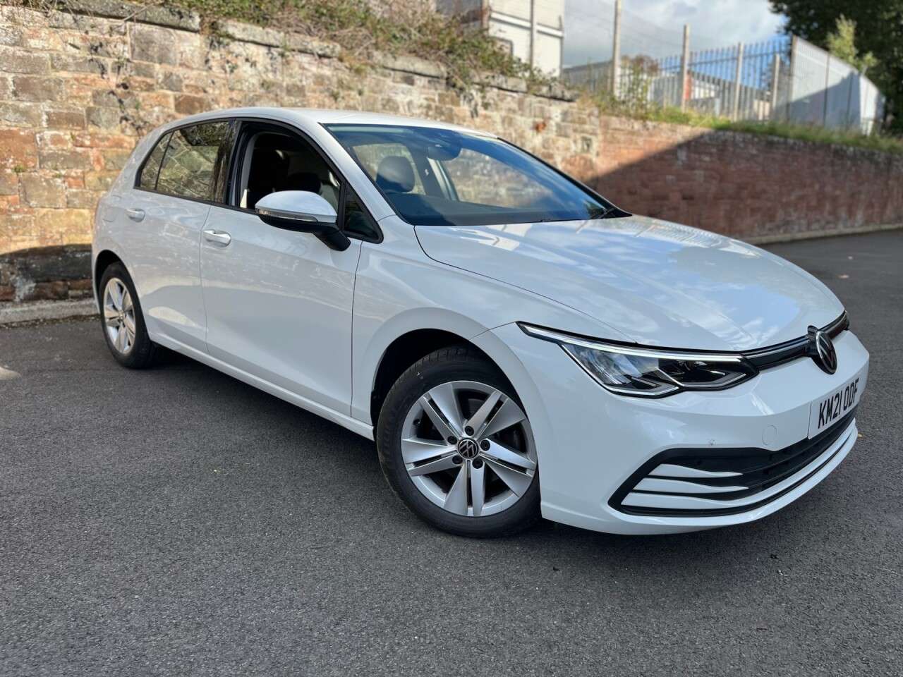 A 2021 VOLKSWAGEN GOLF 2.0 TDI Life Hatchback 5dr Diesel Manual Euro 6 (s/s) (115 ps) A 2021 VOLKSWAGEN GOLF 2.0 TDI Life Hatchback 5dr Diesel Manual Euro 6 (s/s) (115 ps)