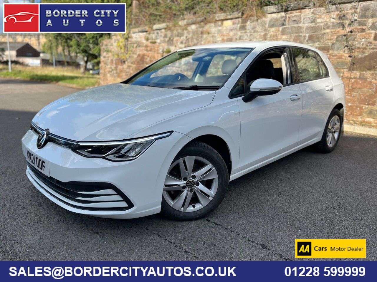 A 2021 VOLKSWAGEN GOLF 2.0 TDI Life Hatchback 5dr Diesel Manual Euro 6 (s/s) (115 ps) A 2021 VOLKSWAGEN GOLF 2.0 TDI Life Hatchback 5dr Diesel Manual Euro 6 (s/s) (115 ps)