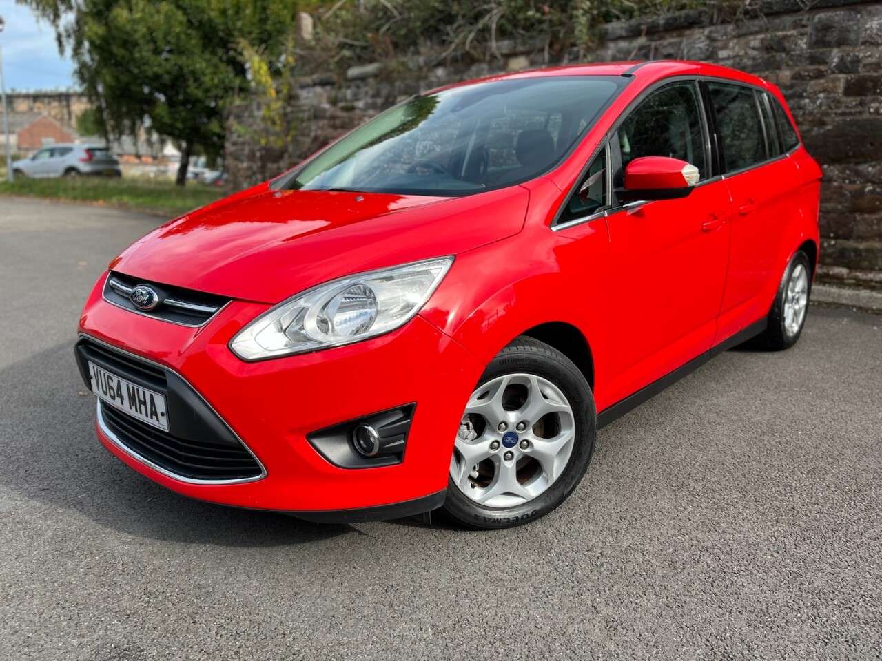 A 2014 FORD GRAND C-MAX 1.6 TDCi Zetec MPV 5dr Diesel Manual Euro 5 (115 ps) A 2014 FORD GRAND C-MAX 1.6 TDCi Zetec MPV 5dr Diesel Manual Euro 5 (115 ps)