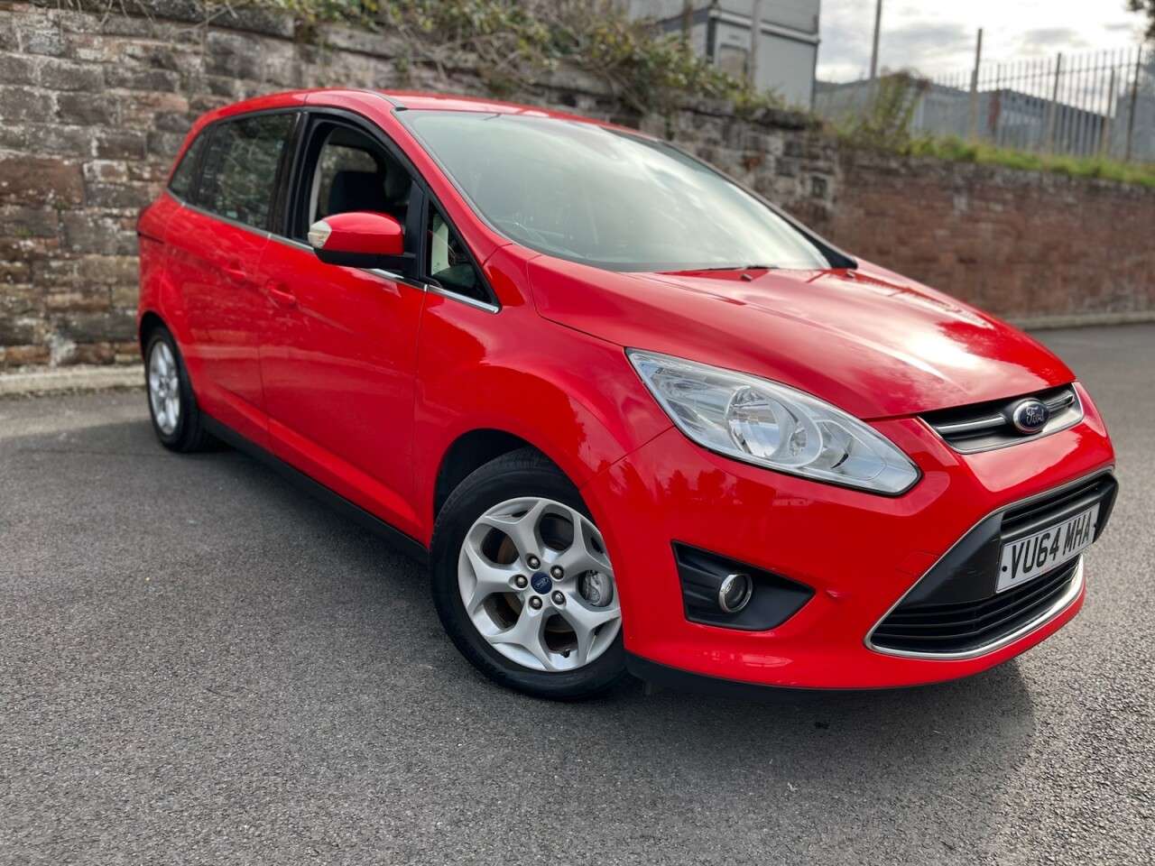 A 2014 FORD GRAND C-MAX 1.6 TDCi Zetec MPV 5dr Diesel Manual Euro 5 (115 ps) A 2014 FORD GRAND C-MAX 1.6 TDCi Zetec MPV 5dr Diesel Manual Euro 5 (115 ps)