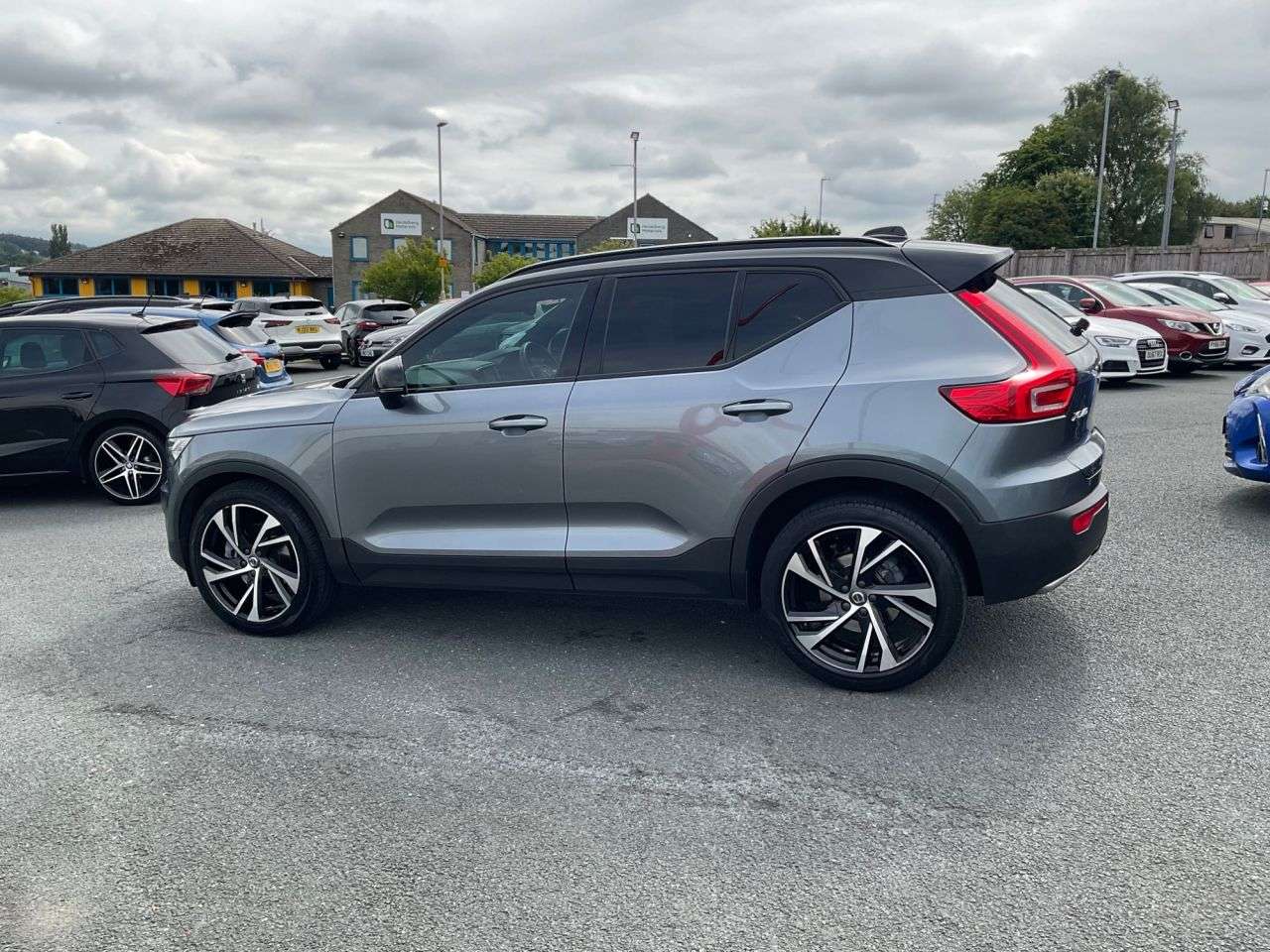 2019 VOLVO XC40 2019 VOLVO XC40