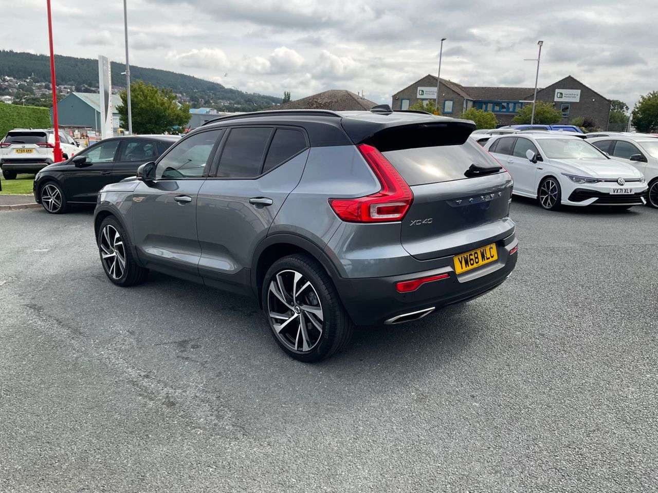 2019 VOLVO XC40 2019 VOLVO XC40