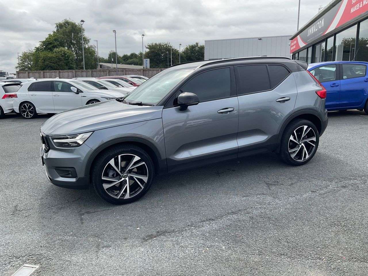 2019 VOLVO XC40 2019 VOLVO XC40