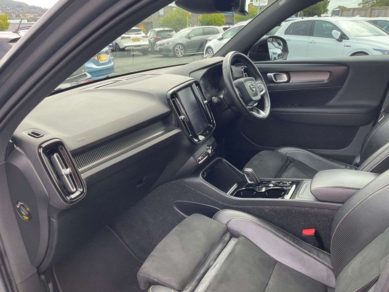 2019 VOLVO XC40 2019 VOLVO XC40