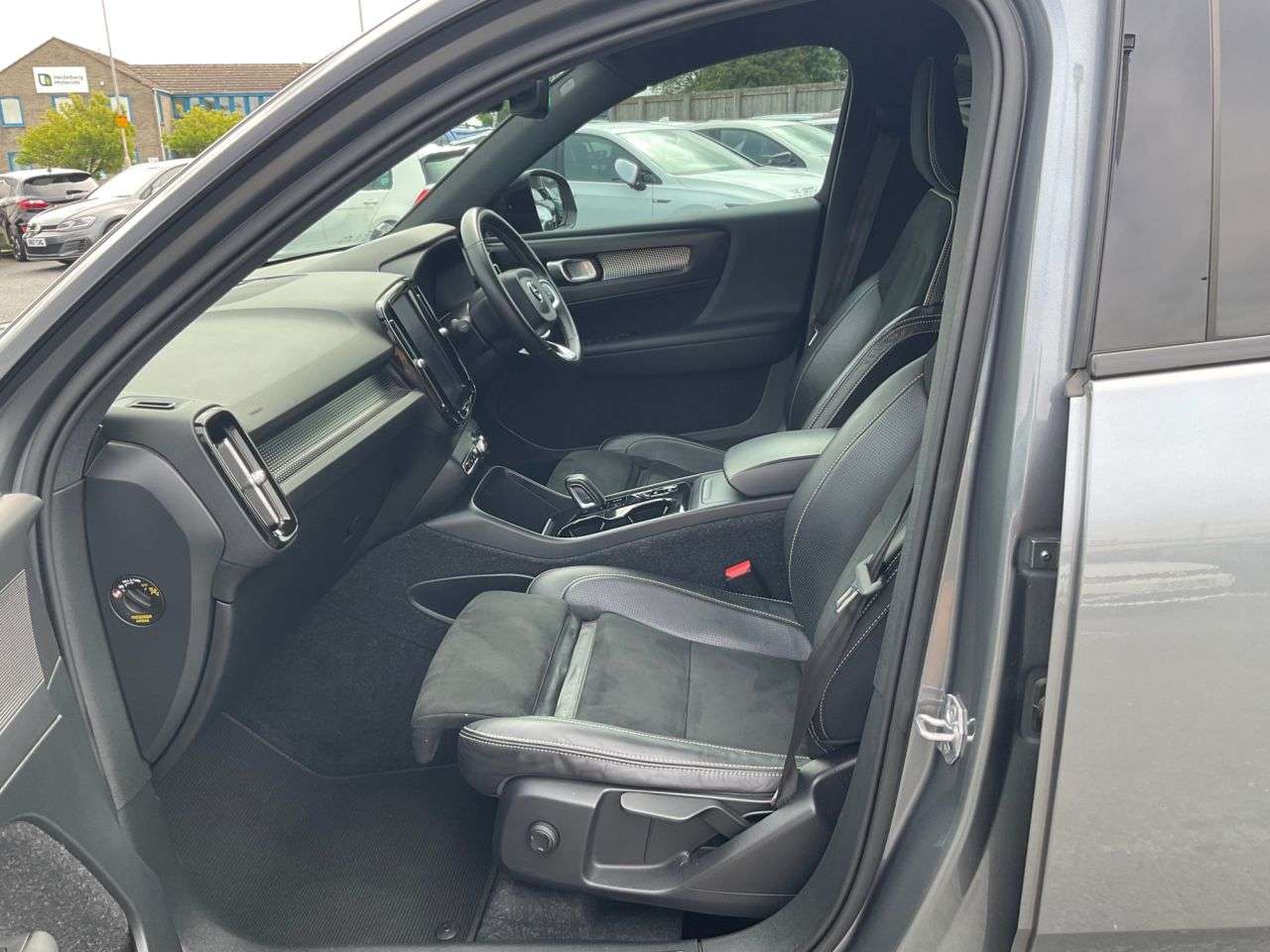 2019 VOLVO XC40 2019 VOLVO XC40