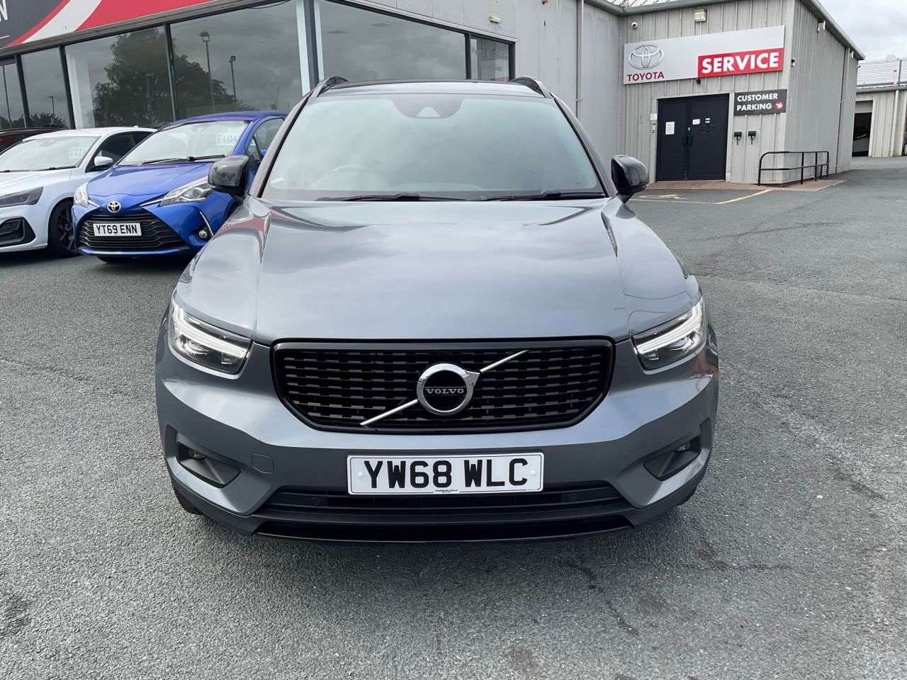 2019 VOLVO XC40 2019 VOLVO XC40