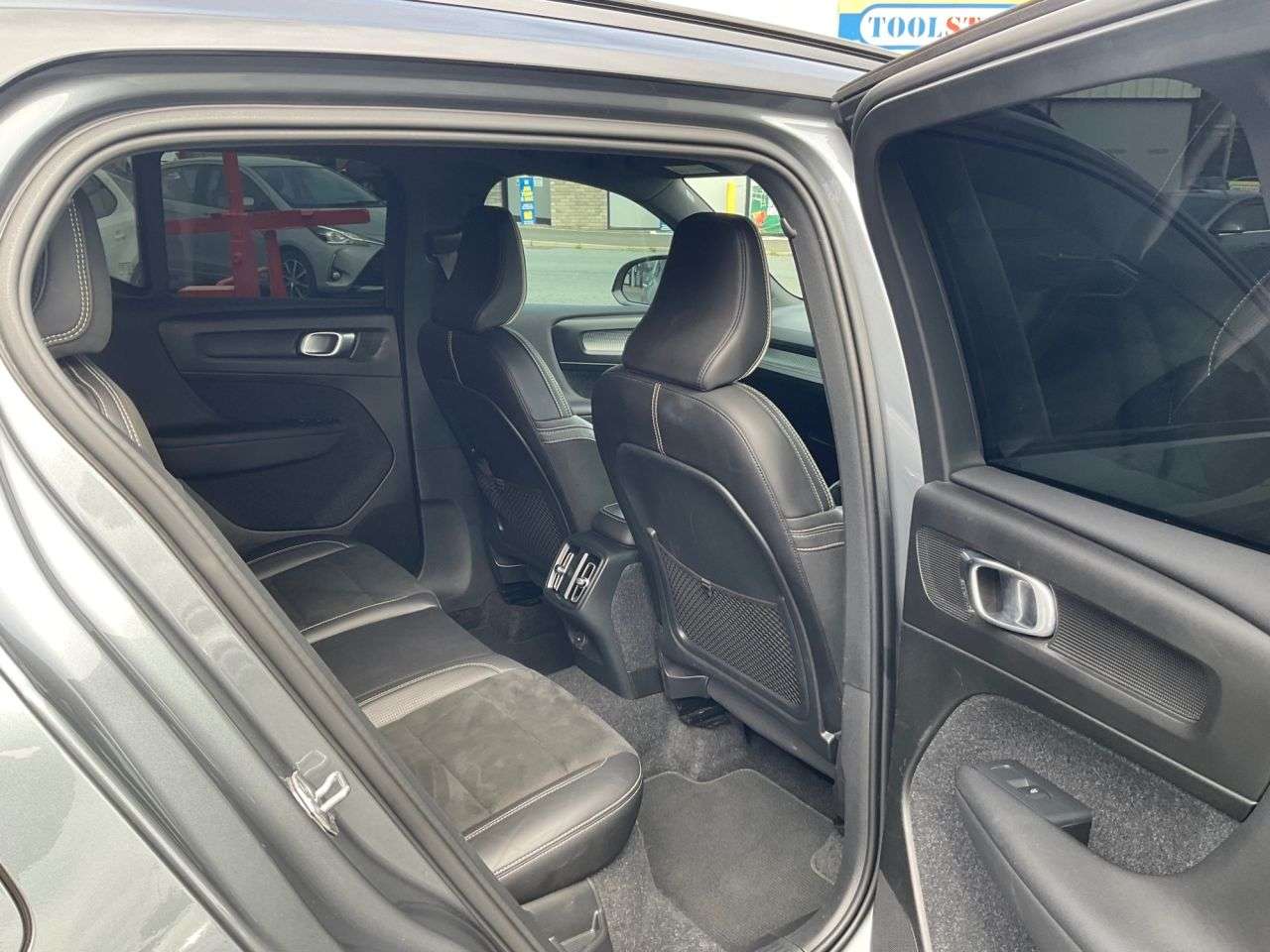 2019 VOLVO XC40 2019 VOLVO XC40