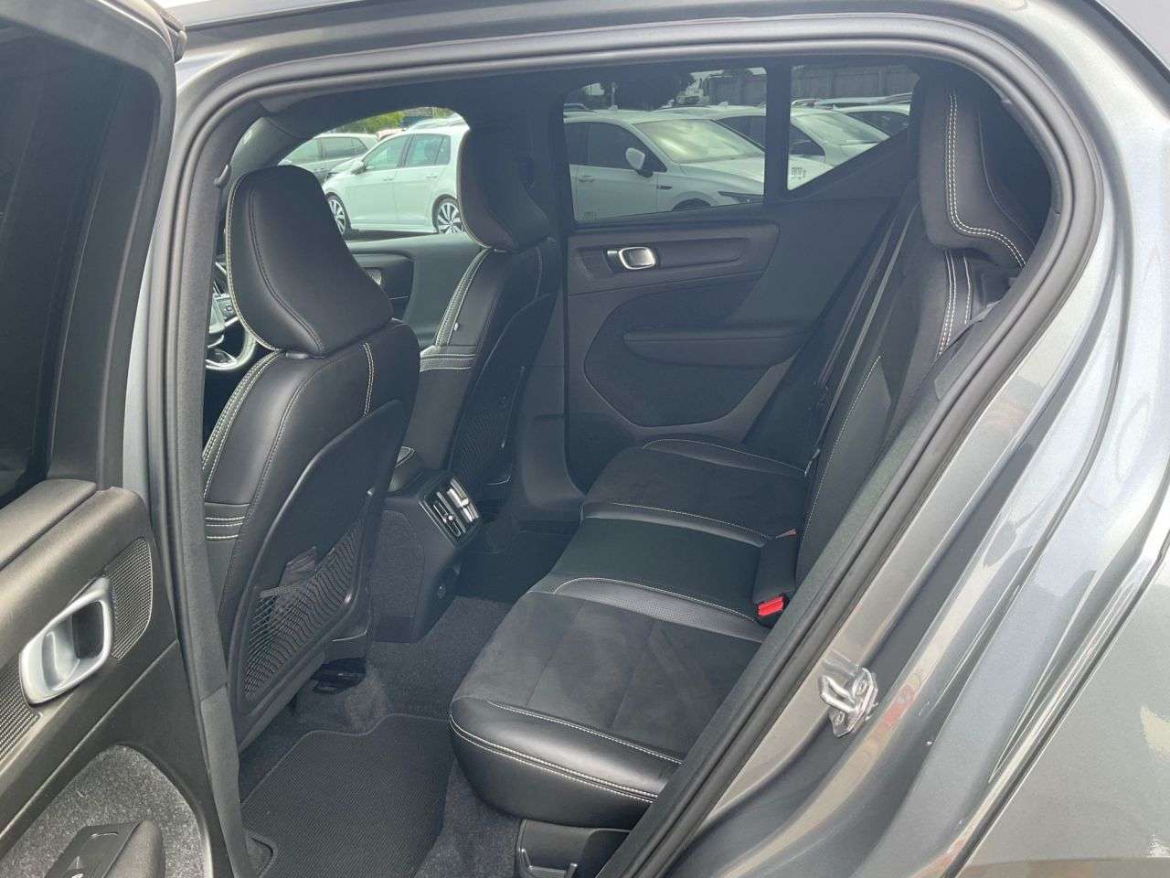 2019 VOLVO XC40 2019 VOLVO XC40