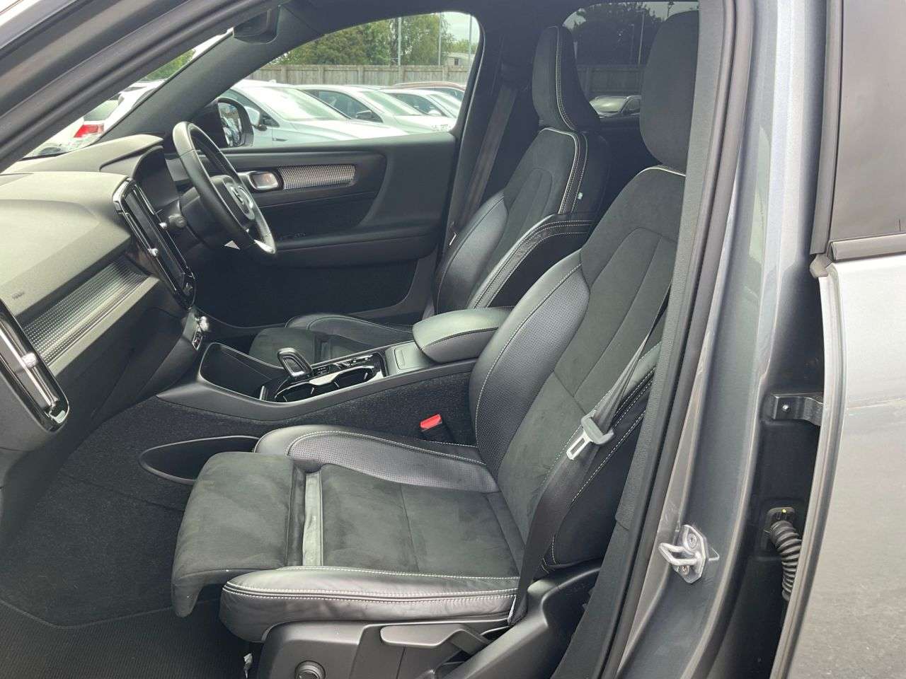 2019 VOLVO XC40 2019 VOLVO XC40