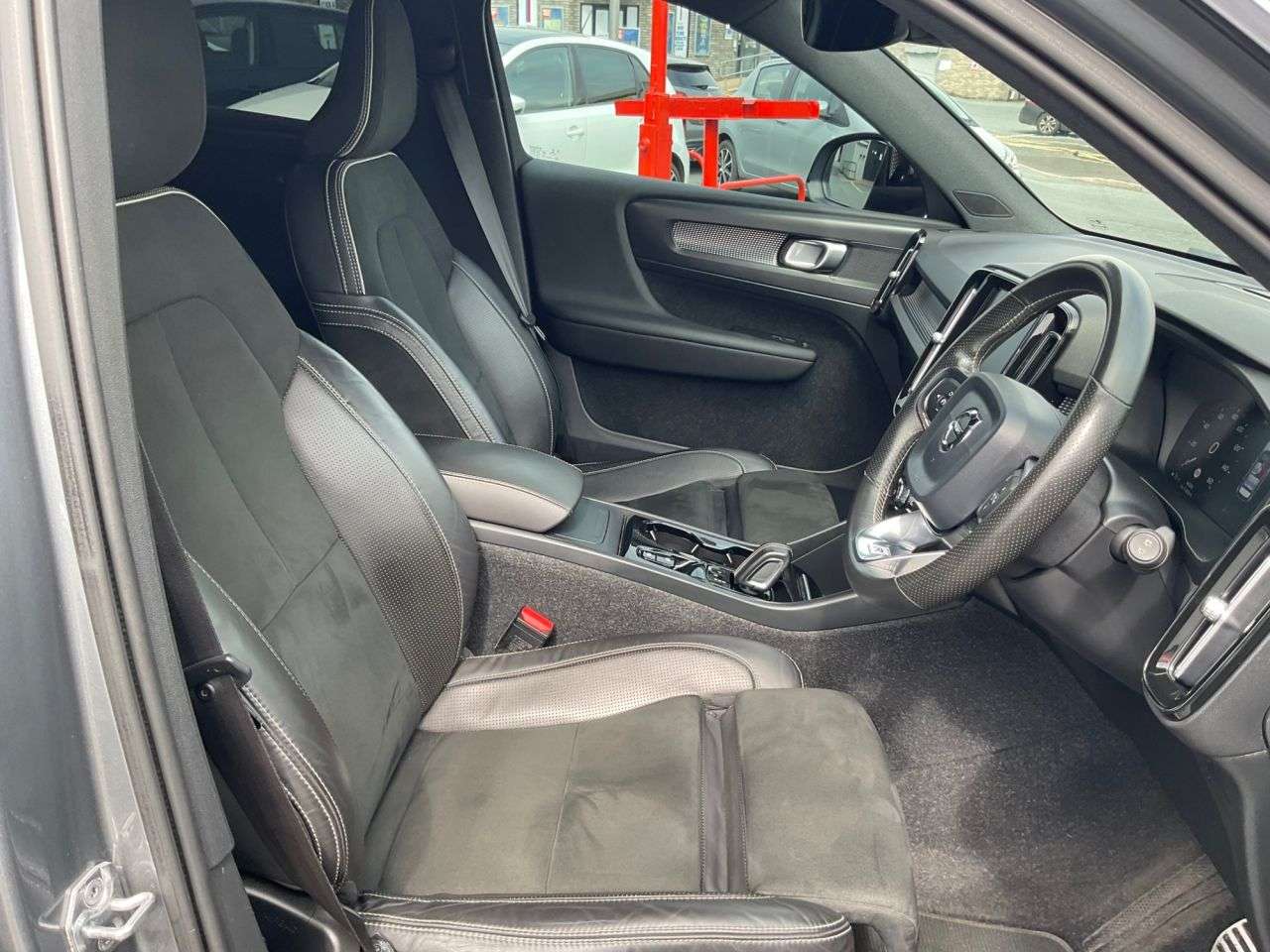 2019 VOLVO XC40 2019 VOLVO XC40