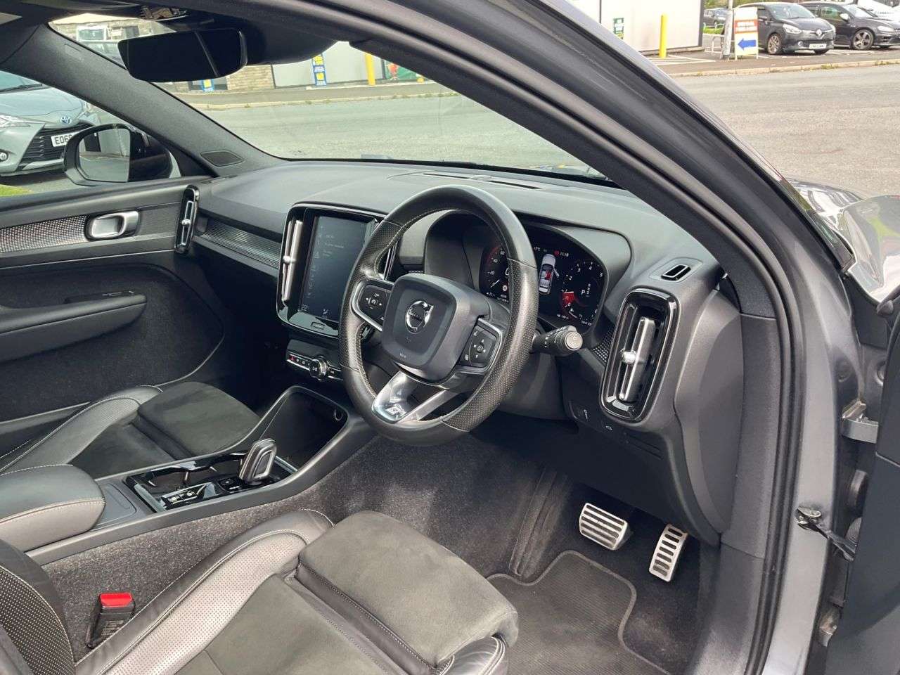 2019 VOLVO XC40 2019 VOLVO XC40