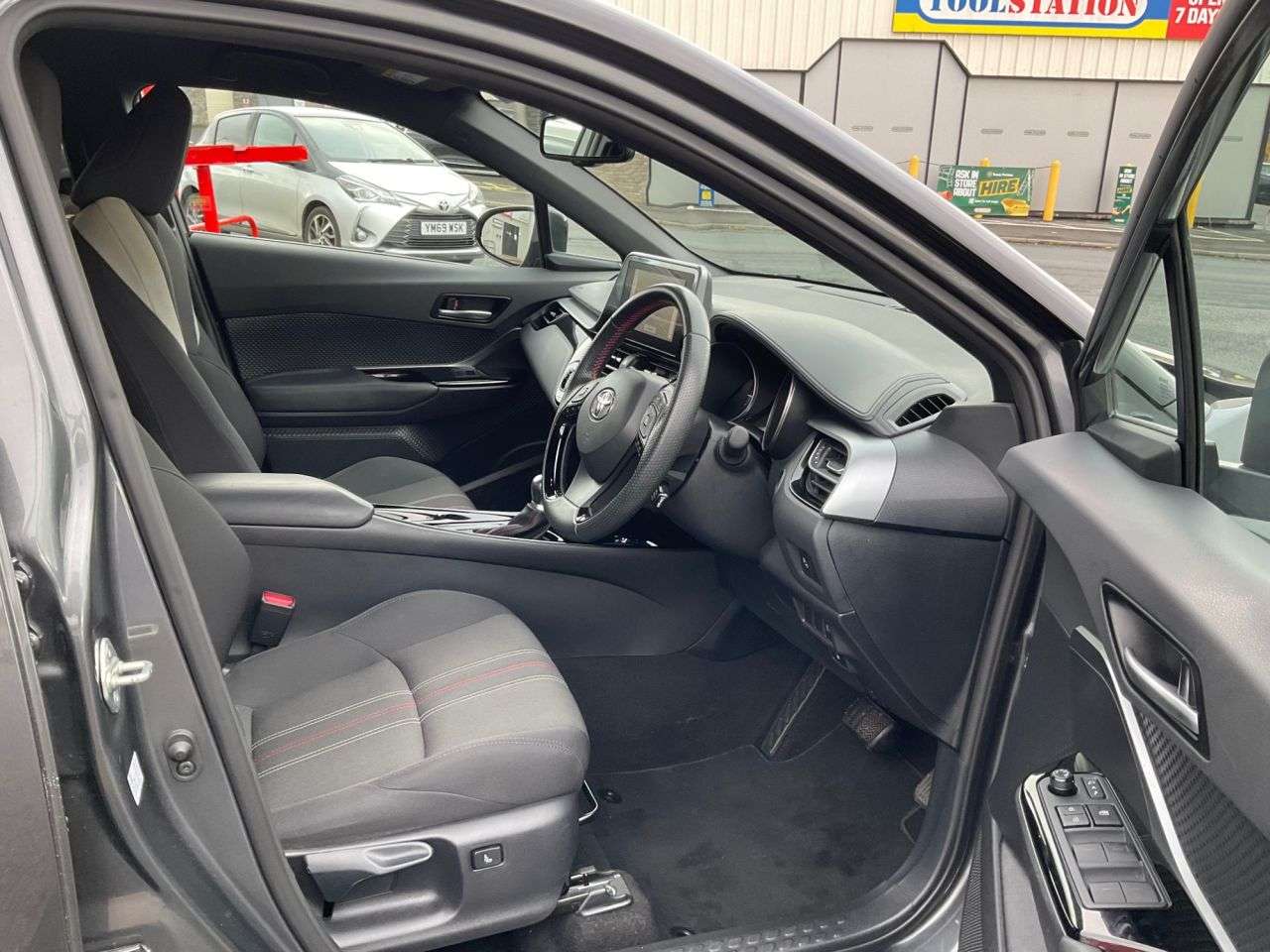 2023 TOYOTA C-HR 2023 TOYOTA C-HR