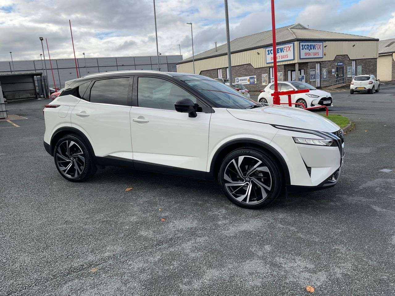 A 2024 NISSAN QASHQAI 1.3 DIG-T MHEV Tekna+ SUV 5dr Petrol Hybrid XTRON Euro 6 (s/s) (158 ps) A 2024 NISSAN QASHQAI 1.3 DIG-T MHEV Tekna+ SUV 5dr Petrol Hybrid XTRON Euro 6 (s/s) (158 ps)