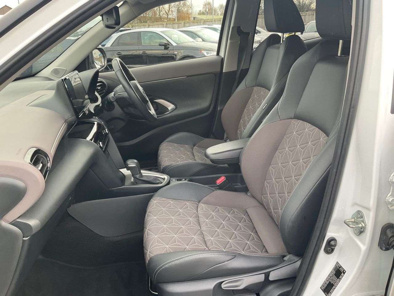 2022 TOYOTA YARIS CROSS 2022 TOYOTA YARIS CROSS