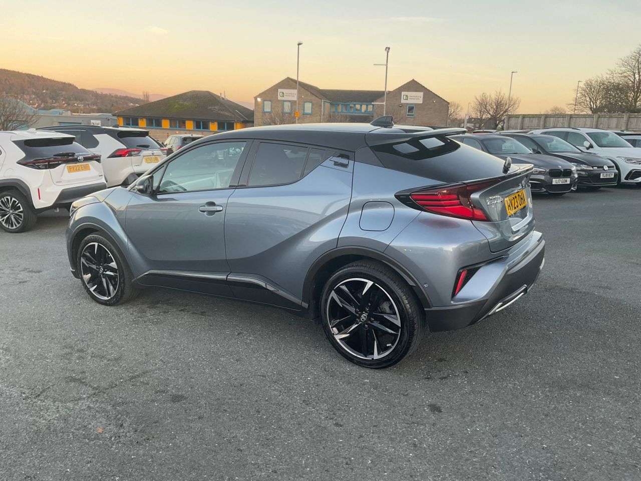2023 TOYOTA C-HR 2023 TOYOTA C-HR