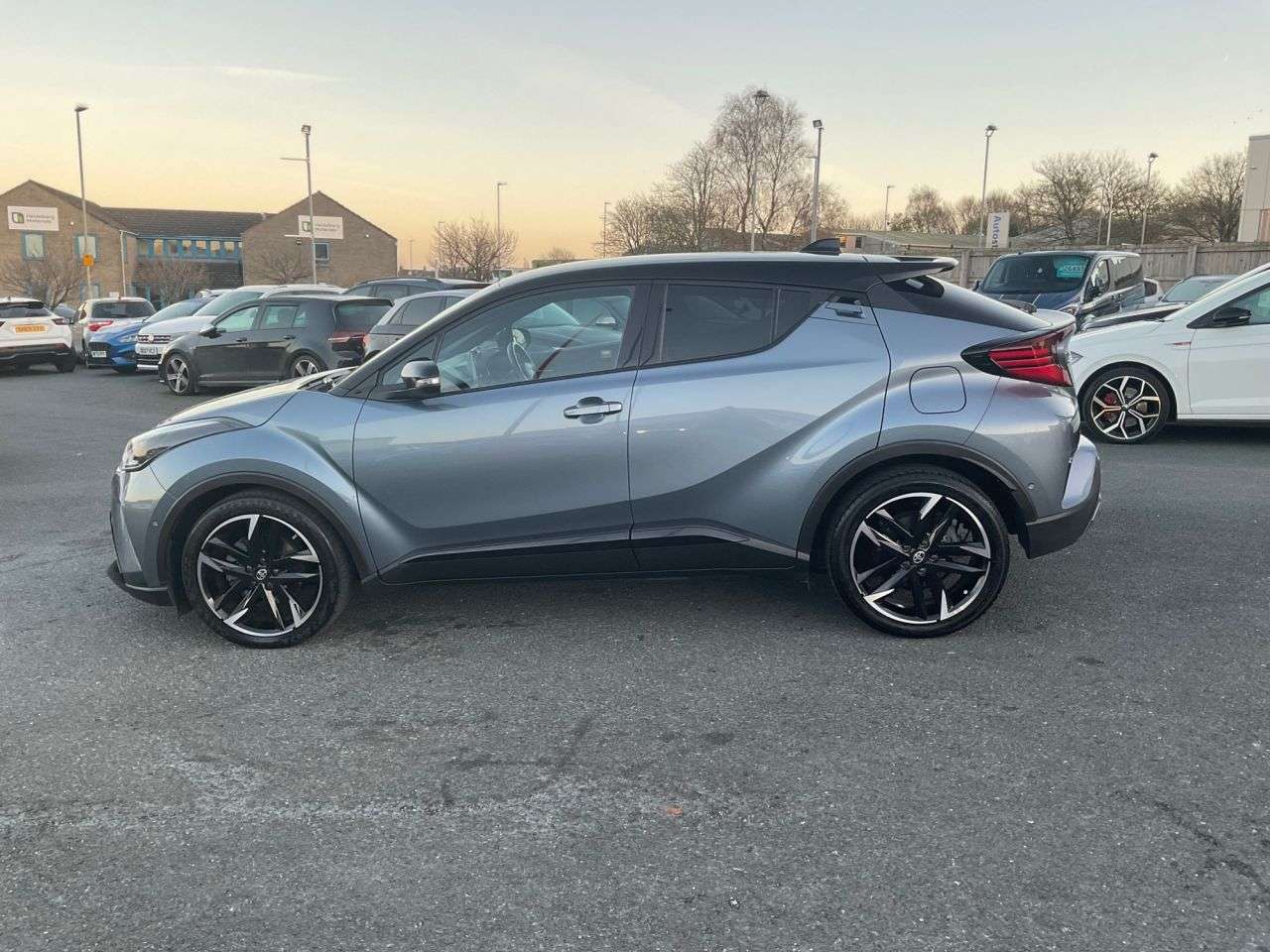 2023 TOYOTA C-HR 2023 TOYOTA C-HR