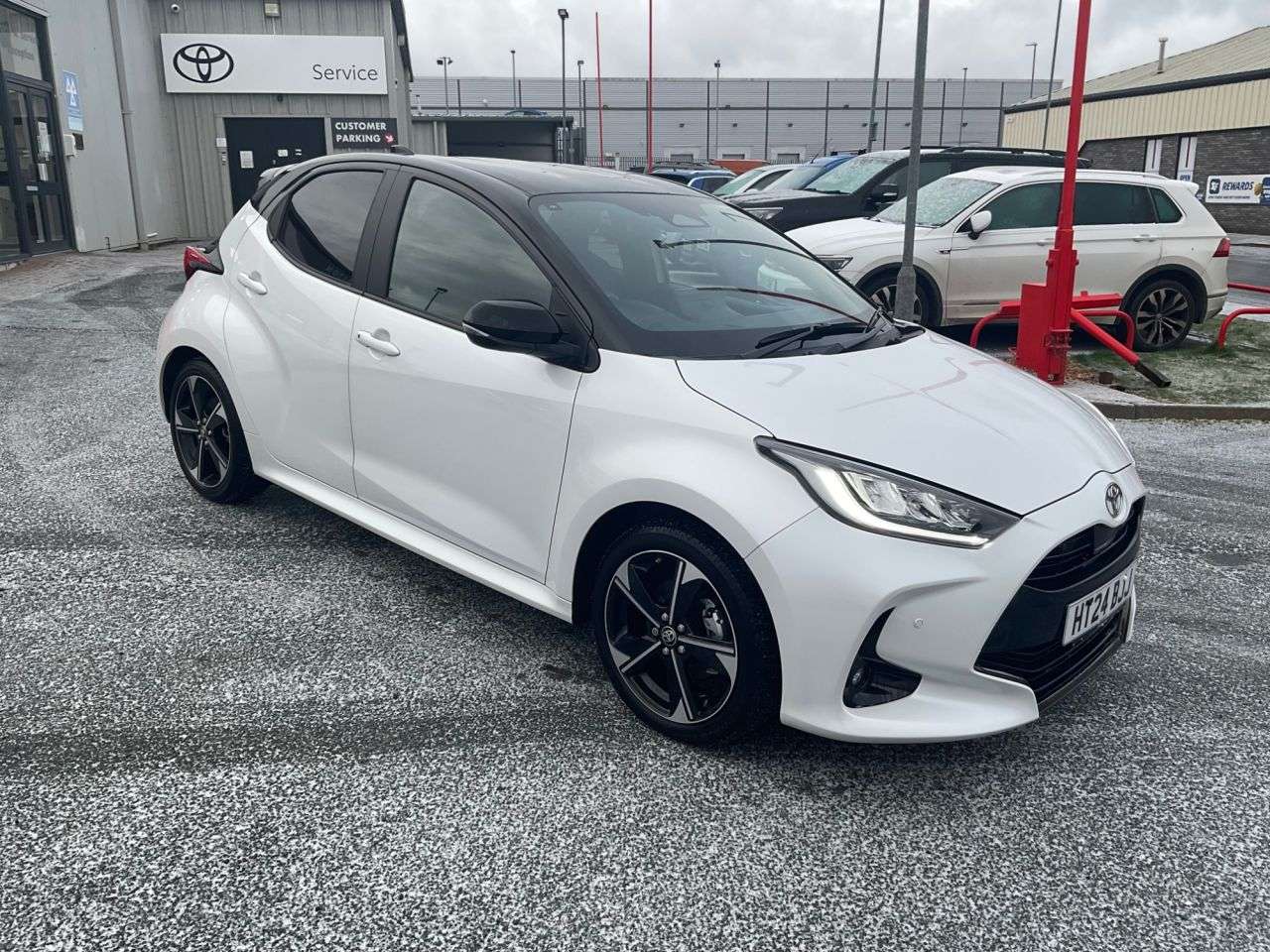 A 2024 TOYOTA YARIS 1.5 VVT-h Premiere Edition Hatchback 5dr Petrol Hybrid E-CVT Euro 6 (s/s) ( A 2024 TOYOTA YARIS 1.5 VVT-h Premiere Edition Hatchback 5dr Petrol Hybrid E-CVT Euro 6 (s/s) (