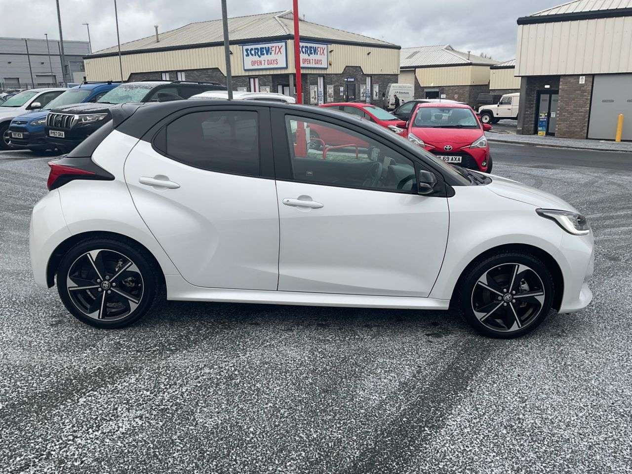 A 2024 TOYOTA YARIS 1.5 VVT-h Premiere Edition Hatchback 5dr Petrol Hybrid E-CVT Euro 6 (s/s) ( A 2024 TOYOTA YARIS 1.5 VVT-h Premiere Edition Hatchback 5dr Petrol Hybrid E-CVT Euro 6 (s/s) (