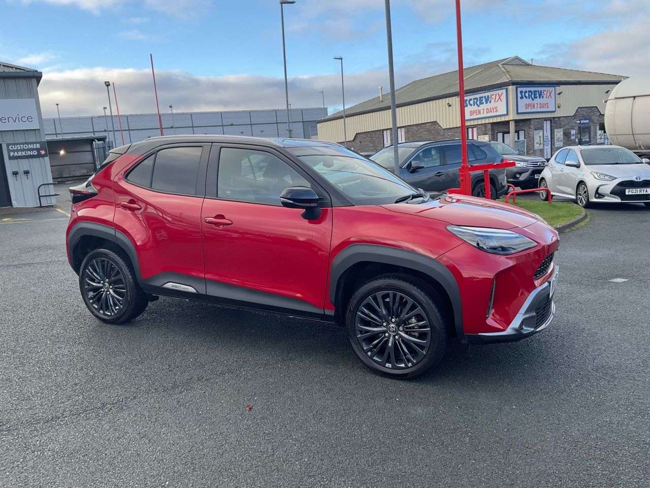 A 2022 TOYOTA YARIS CROSS 1.5 VVT-h Dynamic SUV 5dr Petrol Hybrid E-CVT AWD Euro 6 (s/s) (116 ps) A 2022 TOYOTA YARIS CROSS 1.5 VVT-h Dynamic SUV 5dr Petrol Hybrid E-CVT AWD Euro 6 (s/s) (116 ps)