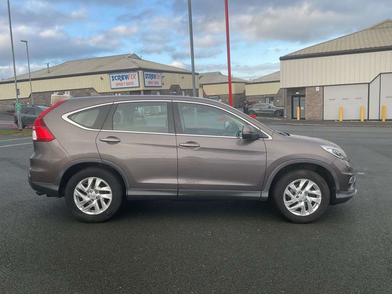 A 2015 HONDA CR-V 1.6 i-DTEC SE SUV 5dr Diesel Manual 4WD Euro 6 (s/s) (160 ps) A 2015 HONDA CR-V 1.6 i-DTEC SE SUV 5dr Diesel Manual 4WD Euro 6 (s/s) (160 ps)