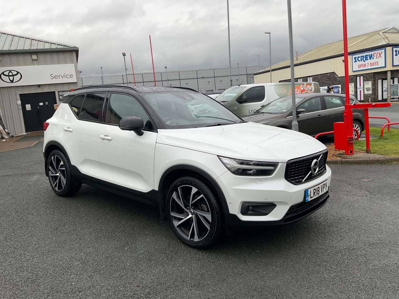 A 2018 VOLVO XC40 2.0 D4 First Edition SUV 5dr Diesel Auto AWD Euro 6 (s/s) (190 ps) A 2018 VOLVO XC40 2.0 D4 First Edition SUV 5dr Diesel Auto AWD Euro 6 (s/s) (190 ps)