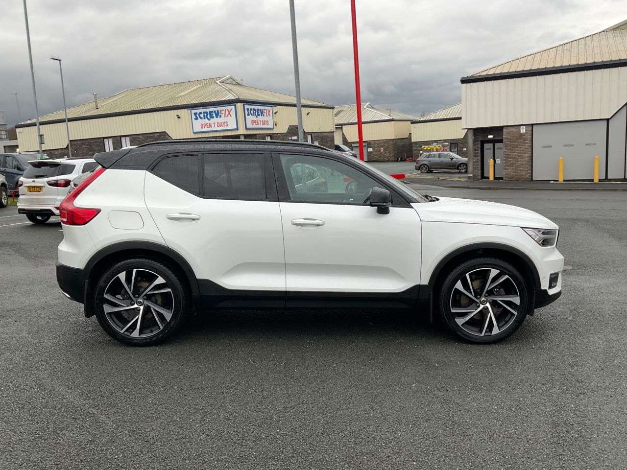A 2018 VOLVO XC40 2.0 D4 First Edition SUV 5dr Diesel Auto AWD Euro 6 (s/s) (190 ps) A 2018 VOLVO XC40 2.0 D4 First Edition SUV 5dr Diesel Auto AWD Euro 6 (s/s) (190 ps)