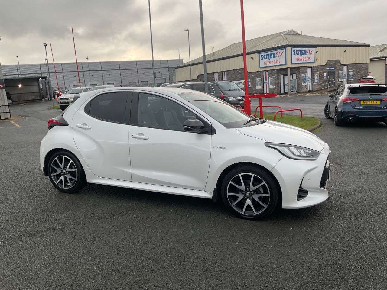 A 2021 TOYOTA YARIS 1.5 VVT-h Dynamic Hatchback 5dr Petrol Hybrid E-CVT Euro 6 (s/s) (116 ps) A 2021 TOYOTA YARIS 1.5 VVT-h Dynamic Hatchback 5dr Petrol Hybrid E-CVT Euro 6 (s/s) (116 ps)