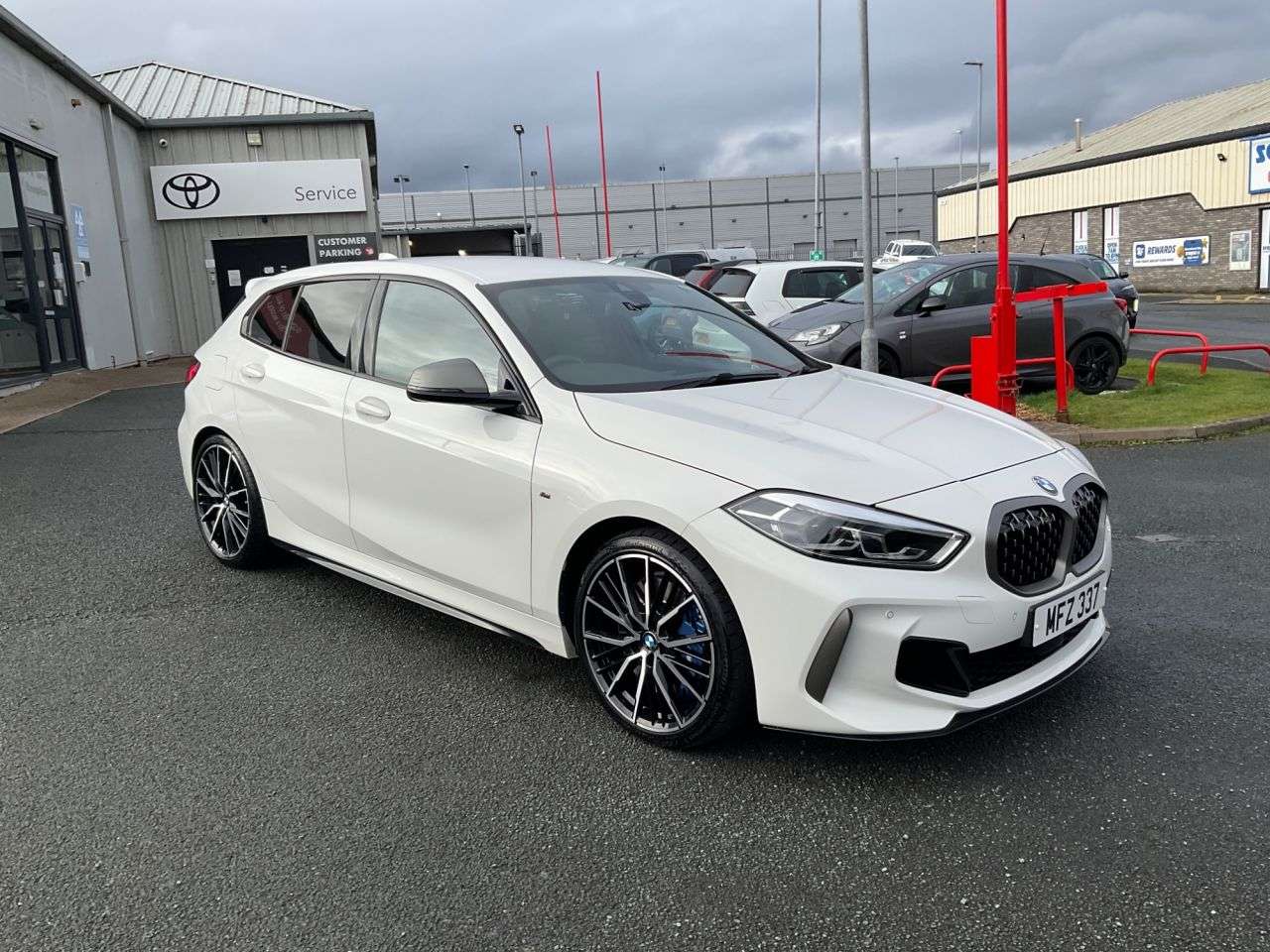 A 2021 BMW 1 SERIES 2.0 M135i Hatchback 5dr Petrol Auto xDrive Euro 6 (s/s) (306 ps) A 2021 BMW 1 SERIES 2.0 M135i Hatchback 5dr Petrol Auto xDrive Euro 6 (s/s) (306 ps)