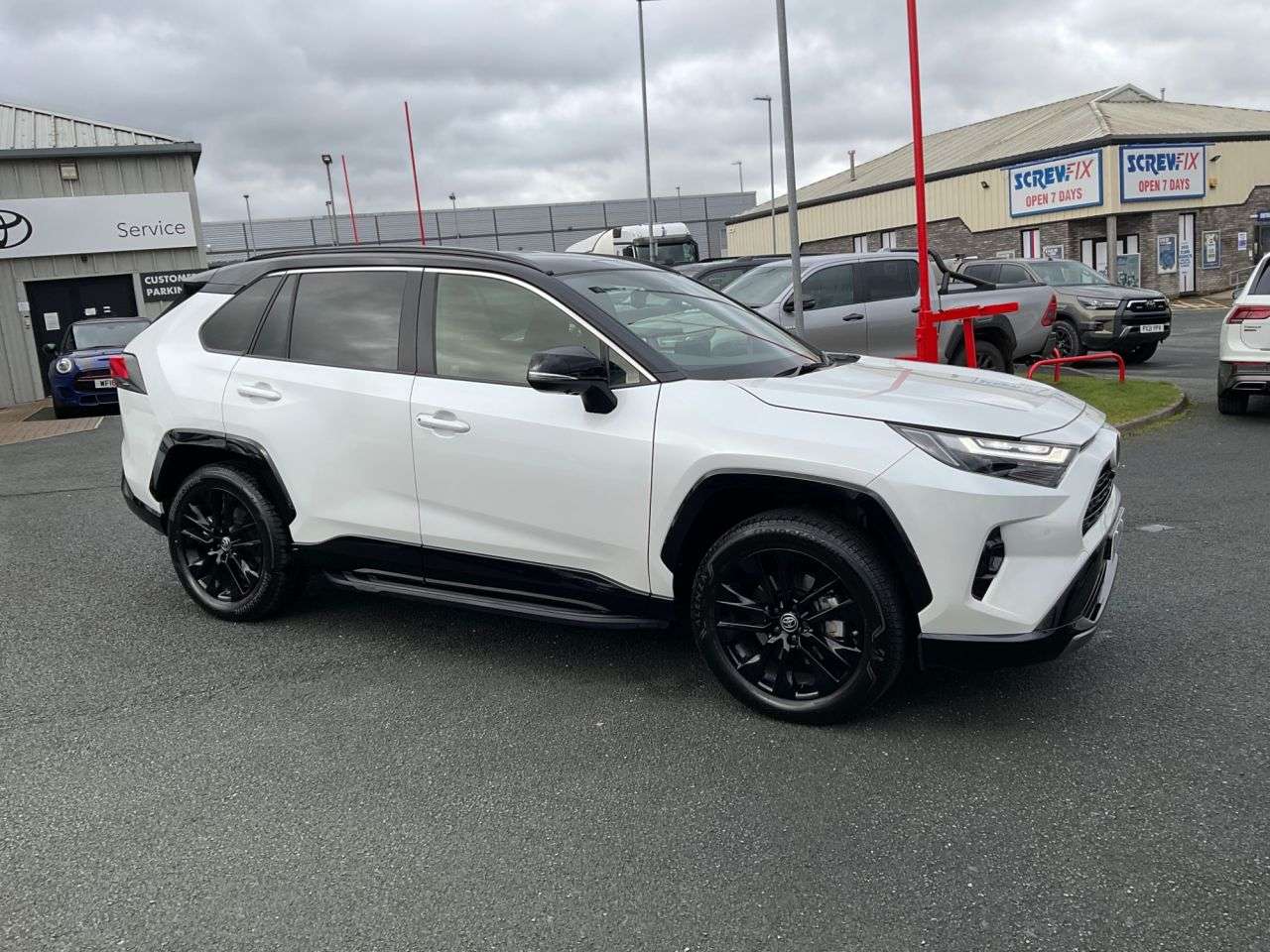 A 2023 TOYOTA RAV4 2.5 VVT-h GPF Dynamic SUV 5dr Petrol Hybrid CVT 4WD Euro 6 (s/s) (222 ps) A 2023 TOYOTA RAV4 2.5 VVT-h GPF Dynamic SUV 5dr Petrol Hybrid CVT 4WD Euro 6 (s/s) (222 ps)