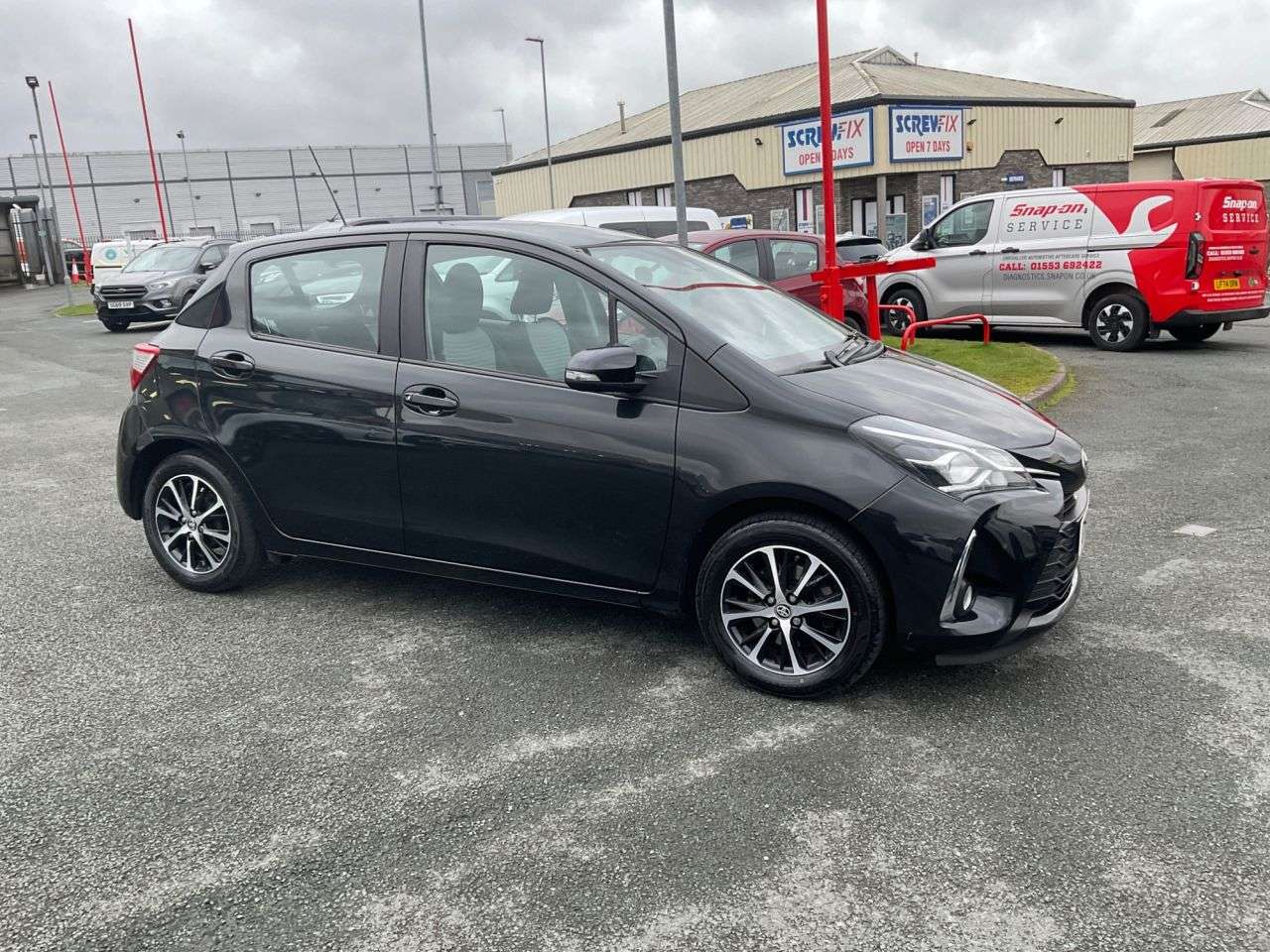 A 2019 TOYOTA YARIS 1.5 VVT-i Icon Tech Hatchback 5dr Petrol Manual Euro 6 (111 ps) A 2019 TOYOTA YARIS 1.5 VVT-i Icon Tech Hatchback 5dr Petrol Manual Euro 6 (111 ps)