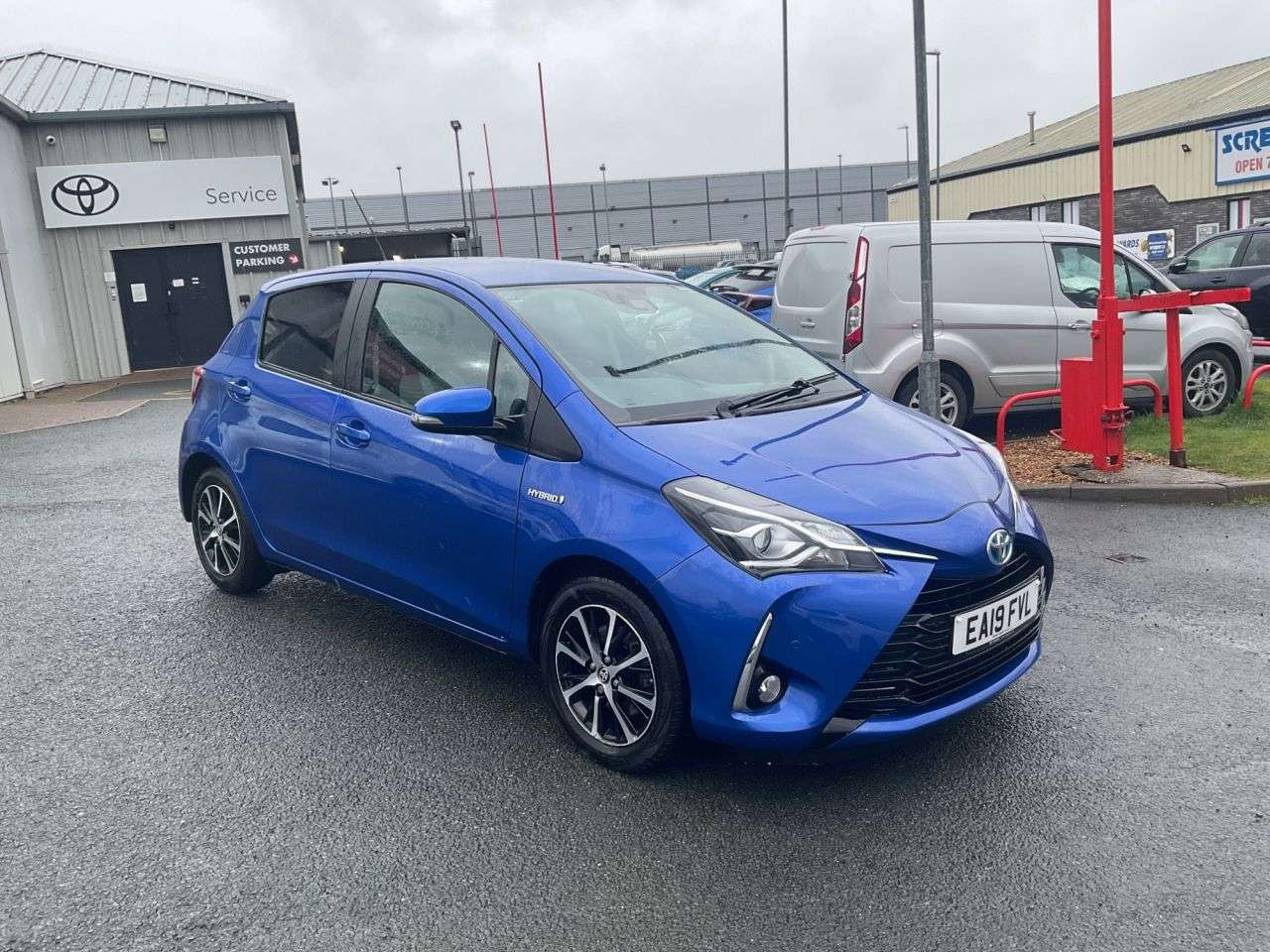 A 2019 TOYOTA YARIS 1.5 VVT-h Icon Tech Hatchback 5dr Petrol Hybrid E-CVT Euro 6 (s/s) (100 ps) A 2019 TOYOTA YARIS 1.5 VVT-h Icon Tech Hatchback 5dr Petrol Hybrid E-CVT Euro 6 (s/s) (100 ps)