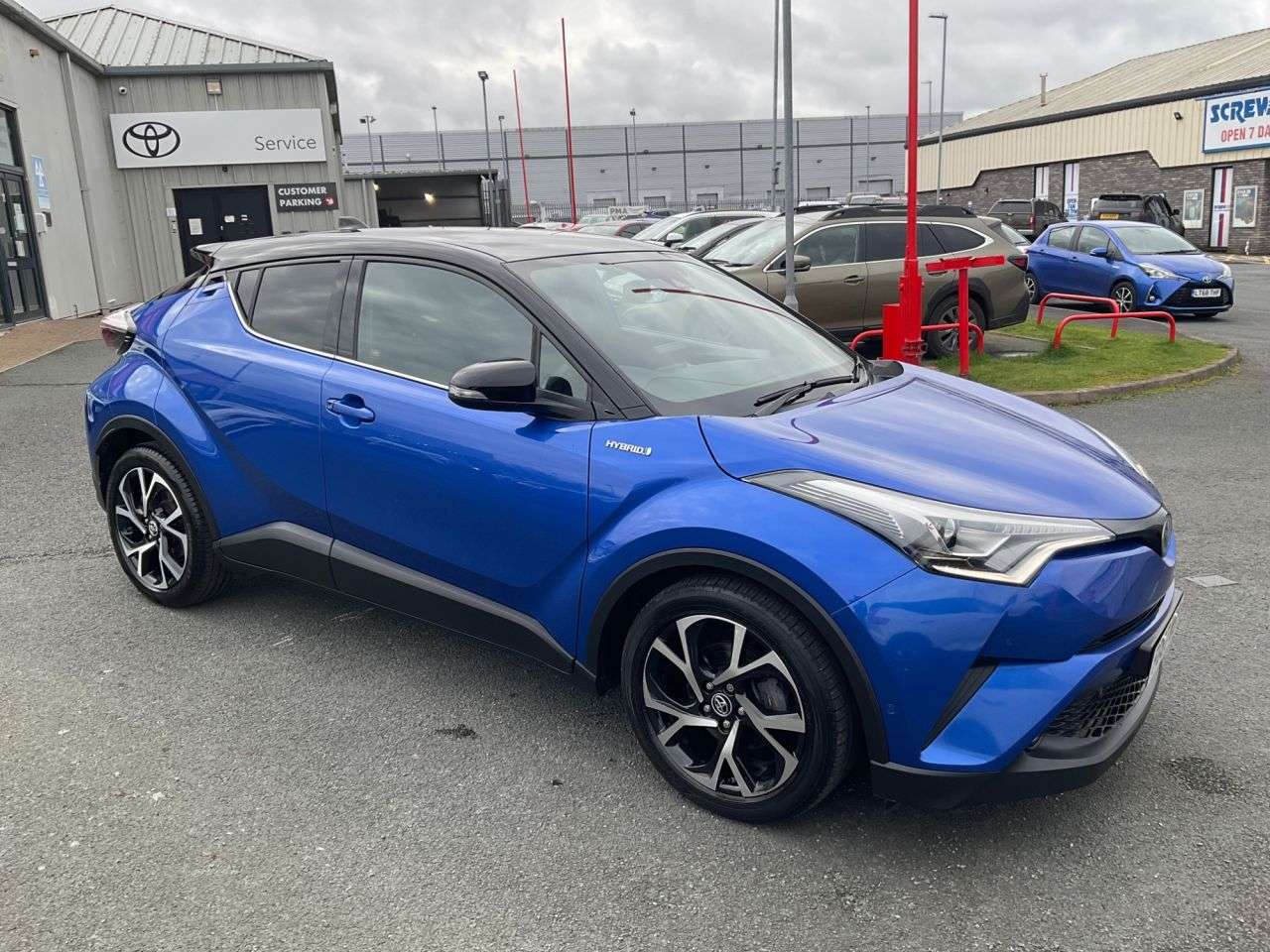 A 2017 TOYOTA C-HR 1.8 VVT-h Dynamic SUV 5dr Petrol Hybrid CVT Euro 6 (s/s) (122 ps) A 2017 TOYOTA C-HR 1.8 VVT-h Dynamic SUV 5dr Petrol Hybrid CVT Euro 6 (s/s) (122 ps)