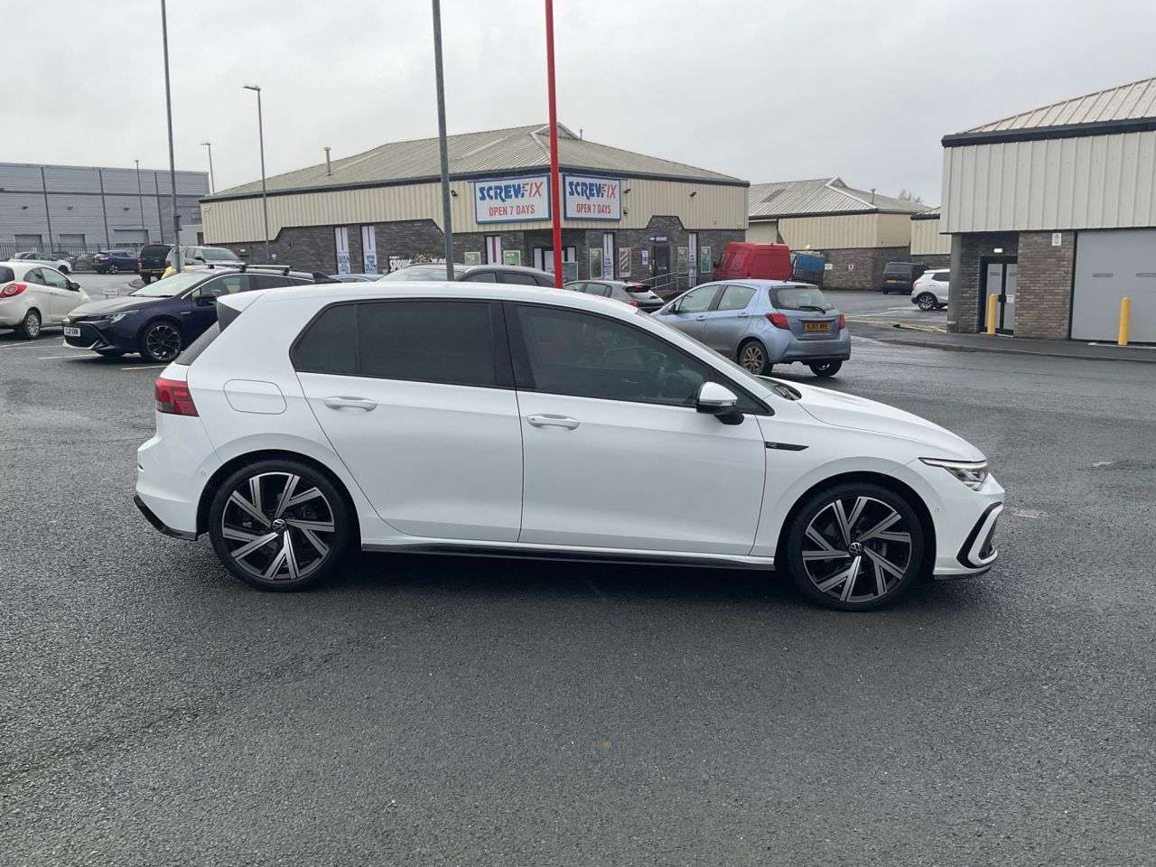 A 2022 VOLKSWAGEN GOLF 1.5 eTSI MHEV R-Line Hatchback 5dr Petrol Hybrid DSG Euro 6 (s/s) (150 ps) A 2022 VOLKSWAGEN GOLF 1.5 eTSI MHEV R-Line Hatchback 5dr Petrol Hybrid DSG Euro 6 (s/s) (150 ps)