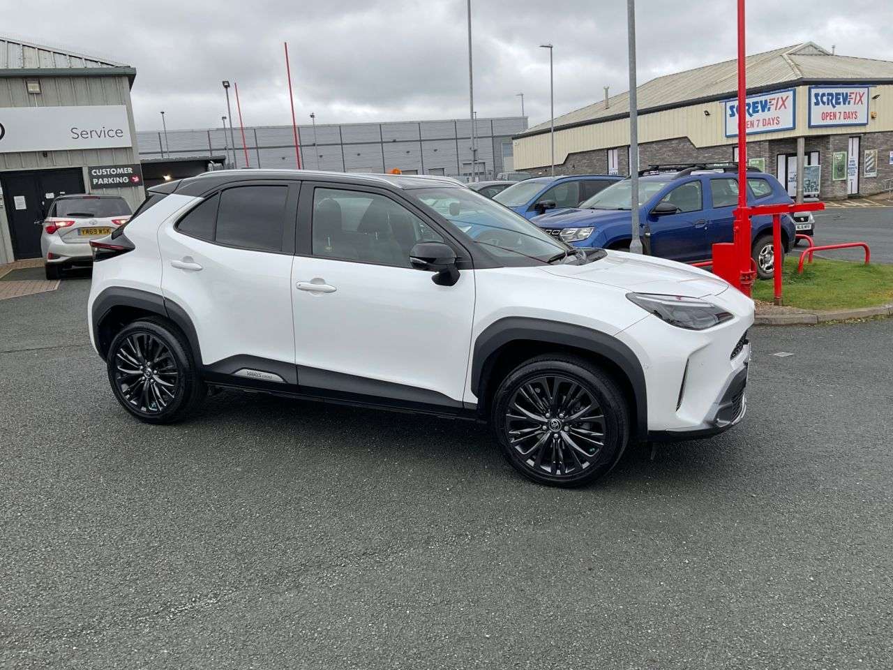 A 2022 TOYOTA YARIS CROSS 1.5 VVT-h Dynamic SUV 5dr Petrol Hybrid E-CVT Euro 6 (s/s) (116 ps) A 2022 TOYOTA YARIS CROSS 1.5 VVT-h Dynamic SUV 5dr Petrol Hybrid E-CVT Euro 6 (s/s) (116 ps)