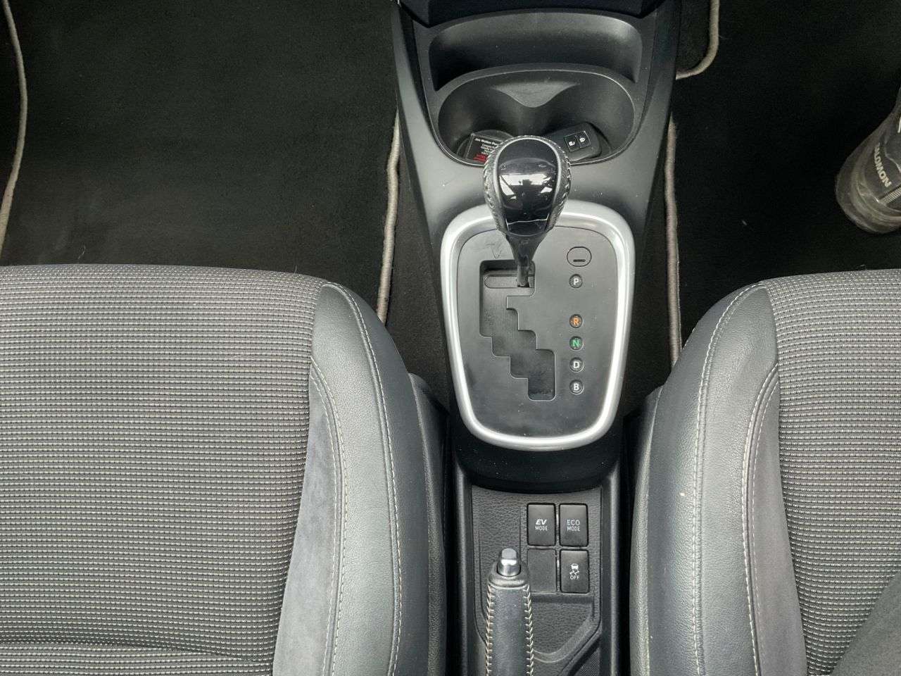 2017 TOYOTA YARIS 2017 TOYOTA YARIS