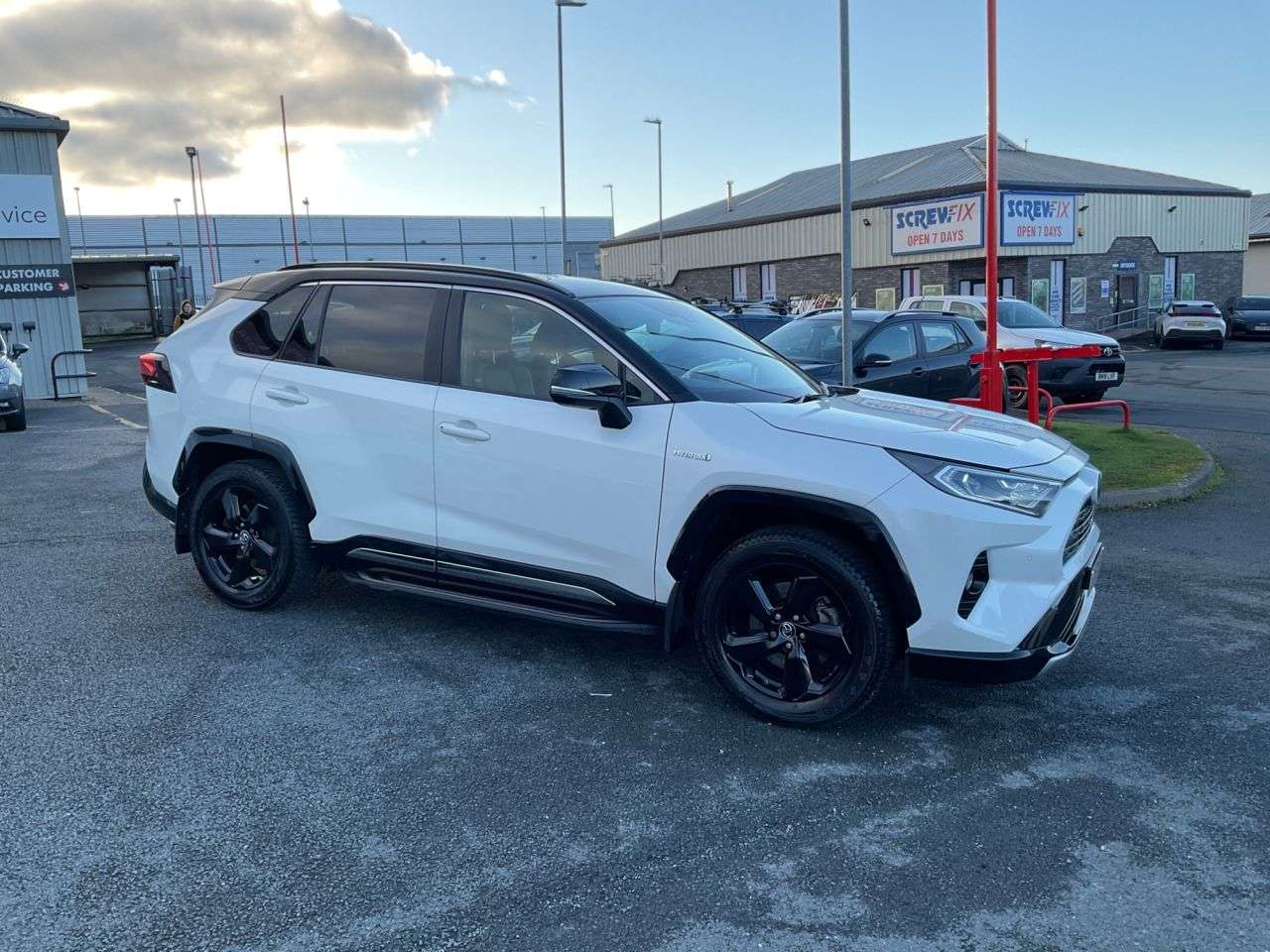 A 2019 TOYOTA RAV4 2.5 VVT-h Dynamic SUV 5dr Petrol Hybrid CVT 4WD Euro 6 (s/s) (222 ps) A 2019 TOYOTA RAV4 2.5 VVT-h Dynamic SUV 5dr Petrol Hybrid CVT 4WD Euro 6 (s/s) (222 ps)