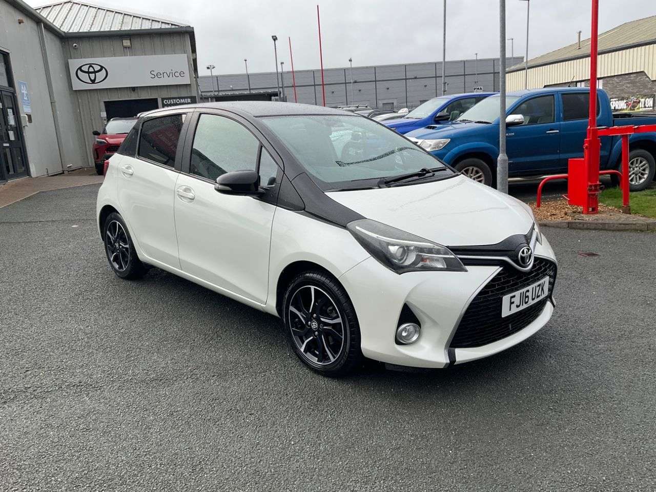 A 2016 TOYOTA YARIS 1.33 Dual VVT-i Design Hatchback 5dr Petrol Manual Euro 6 (99 ps) A 2016 TOYOTA YARIS 1.33 Dual VVT-i Design Hatchback 5dr Petrol Manual Euro 6 (99 ps)