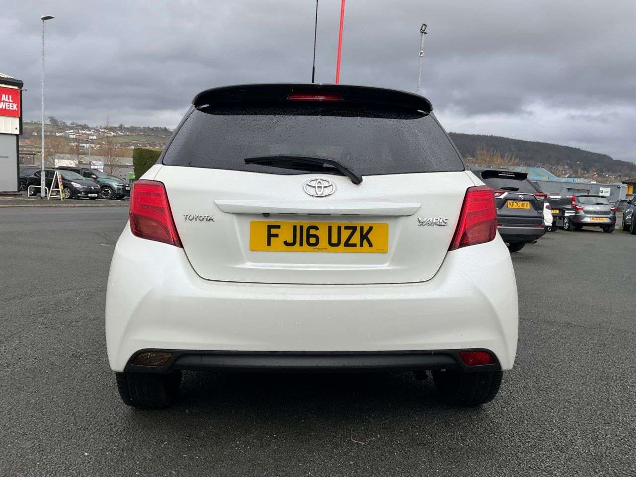 A 2016 TOYOTA YARIS 1.33 Dual VVT-i Design Hatchback 5dr Petrol Manual Euro 6 (99 ps) A 2016 TOYOTA YARIS 1.33 Dual VVT-i Design Hatchback 5dr Petrol Manual Euro 6 (99 ps)